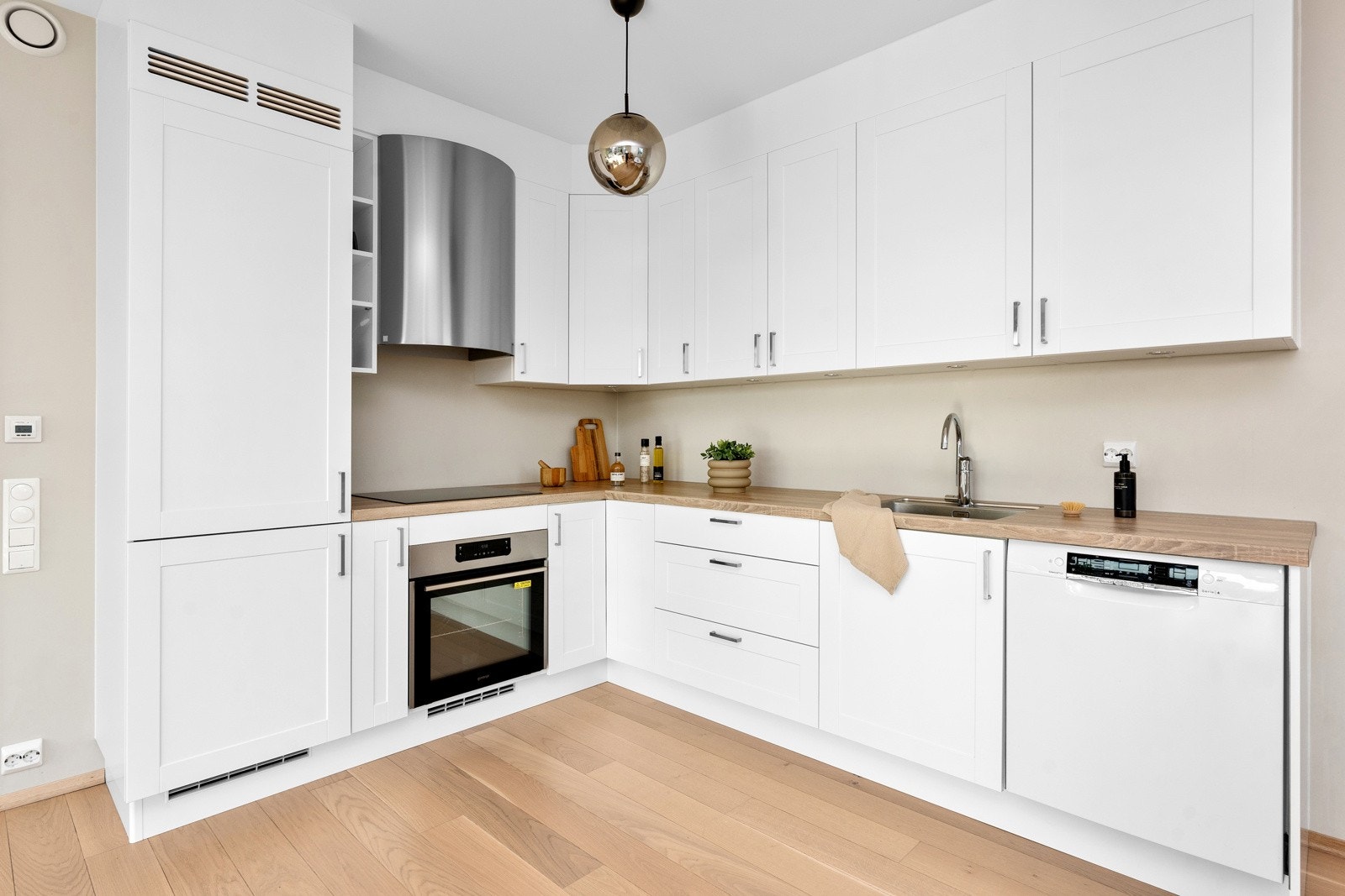 Kjøkkenet er fra kvalitetsleverandøren Strai. Galleribilde