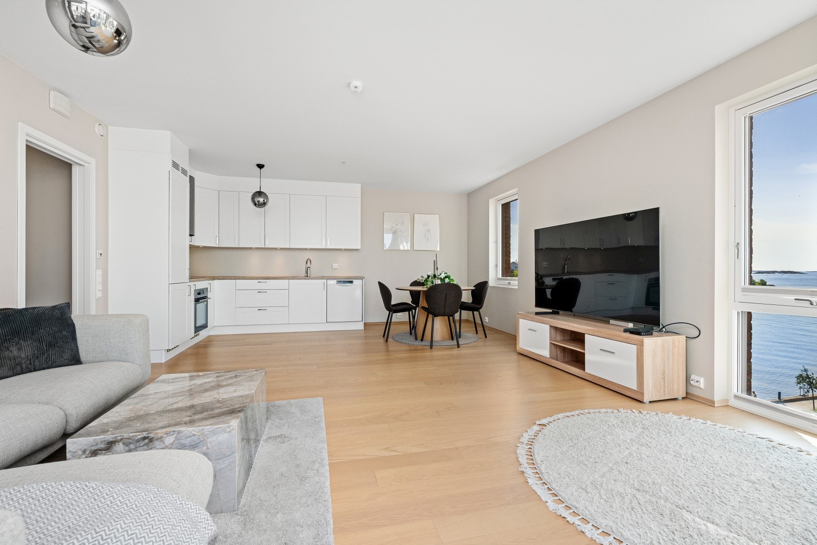 Fra leiligheten har du gangavstand til alt du måtte trenge i hverdagen. Gåavstand til alle kulturtilbud verdig en storby. Galleribilde