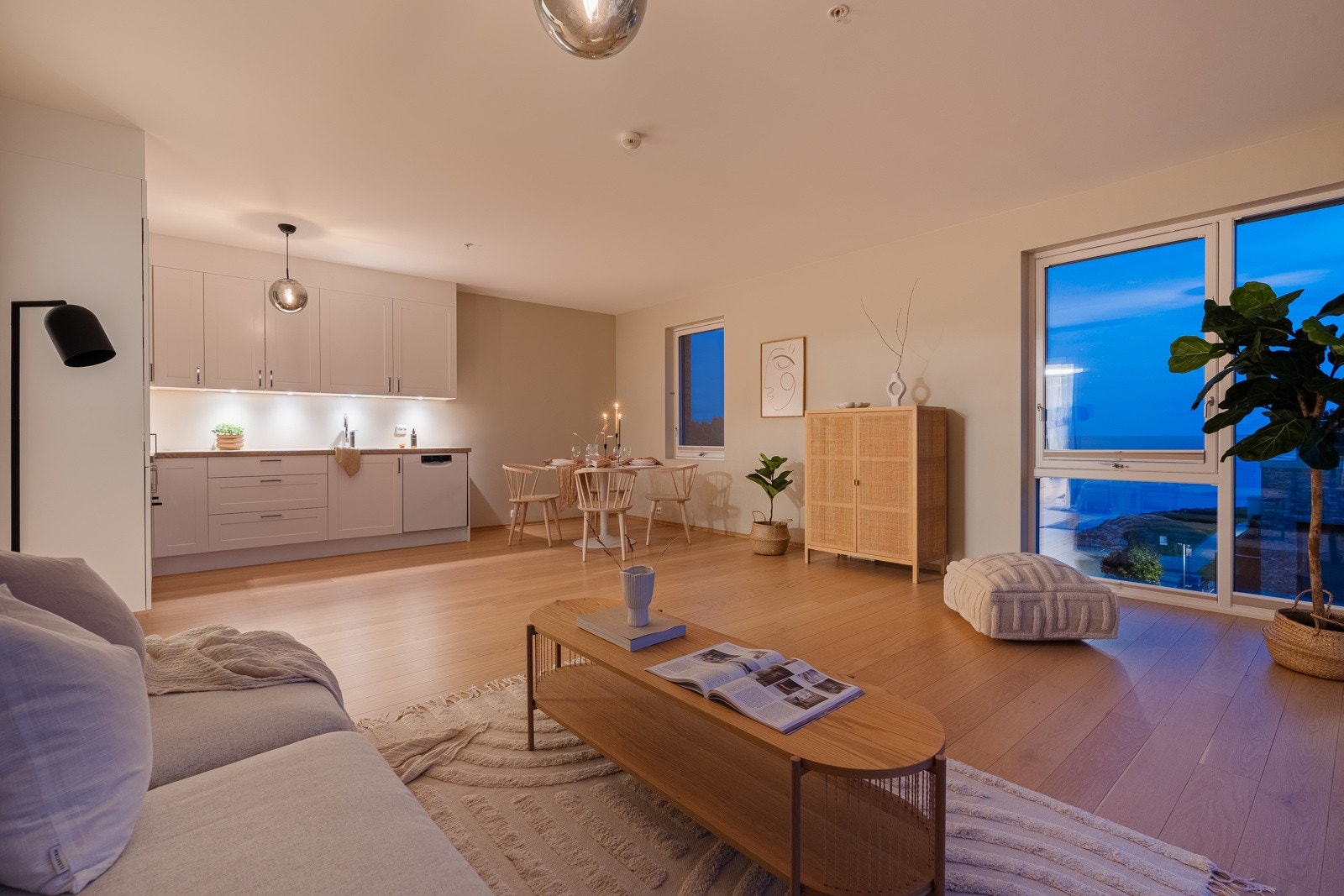 Leiligheten fremstår lys og innbydende med en fin planløsning. Galleribilde