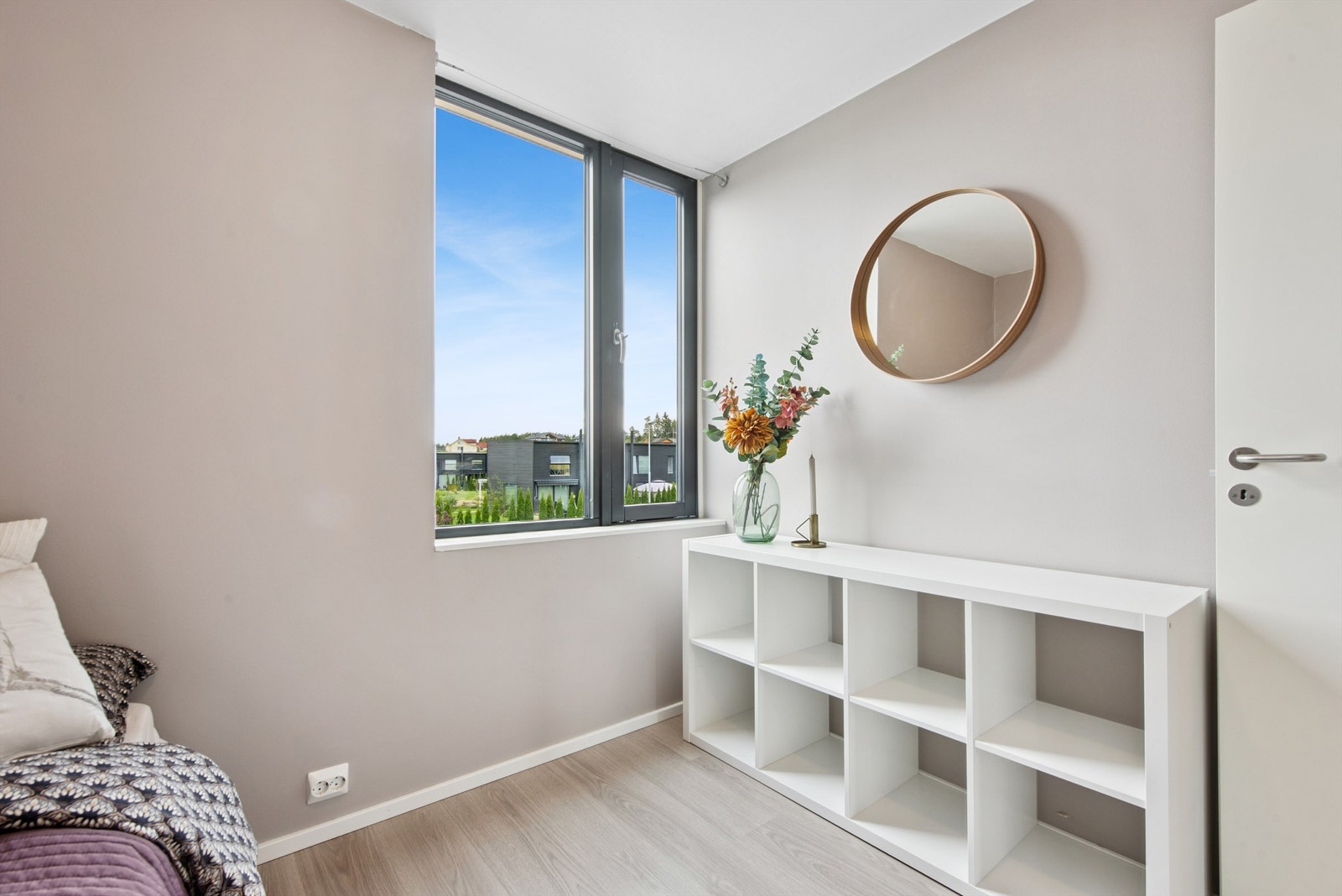 Det andre soverommet har en god størrelse som passer fint som barnerom eller gjesterom. Galleribilde