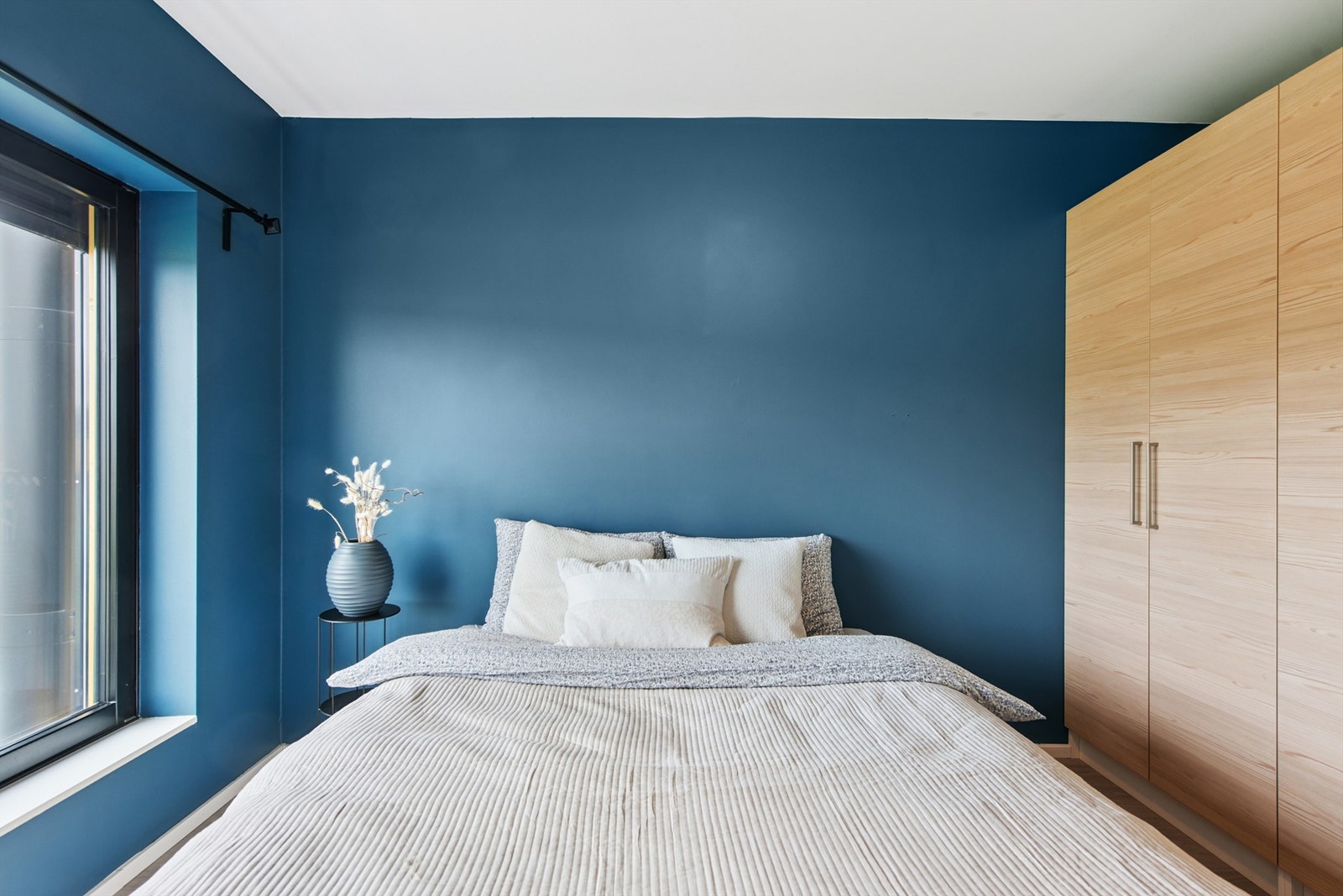 Her er det rikelig med garderobeplass for effektiv oppbevaring. Galleribilde