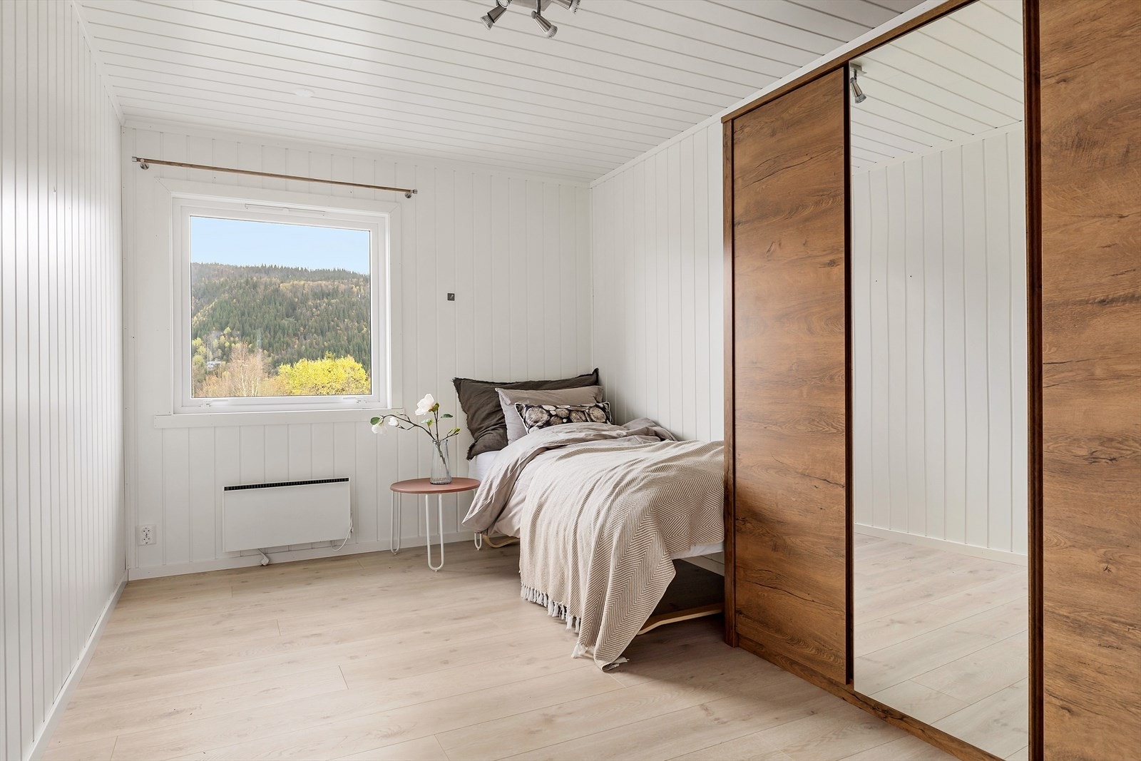 Soverom 2 av 2. Galleribilde