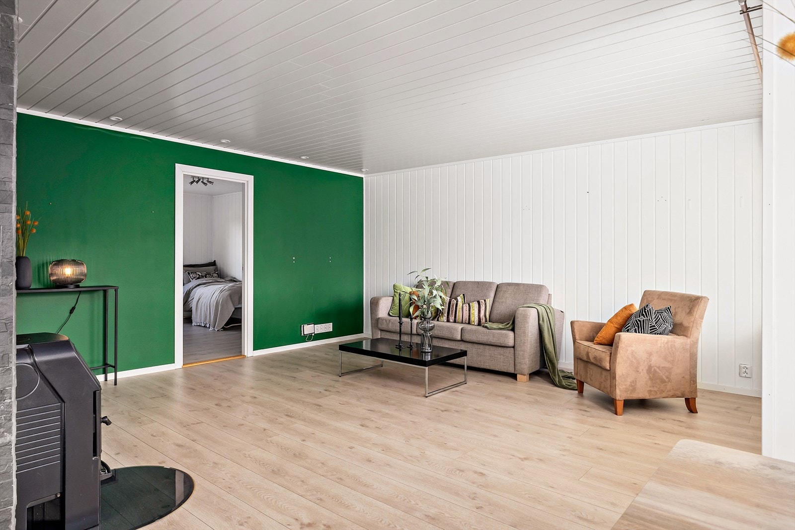 Plass til sofagruppe, godstoler og oppbevaring. Galleribilde