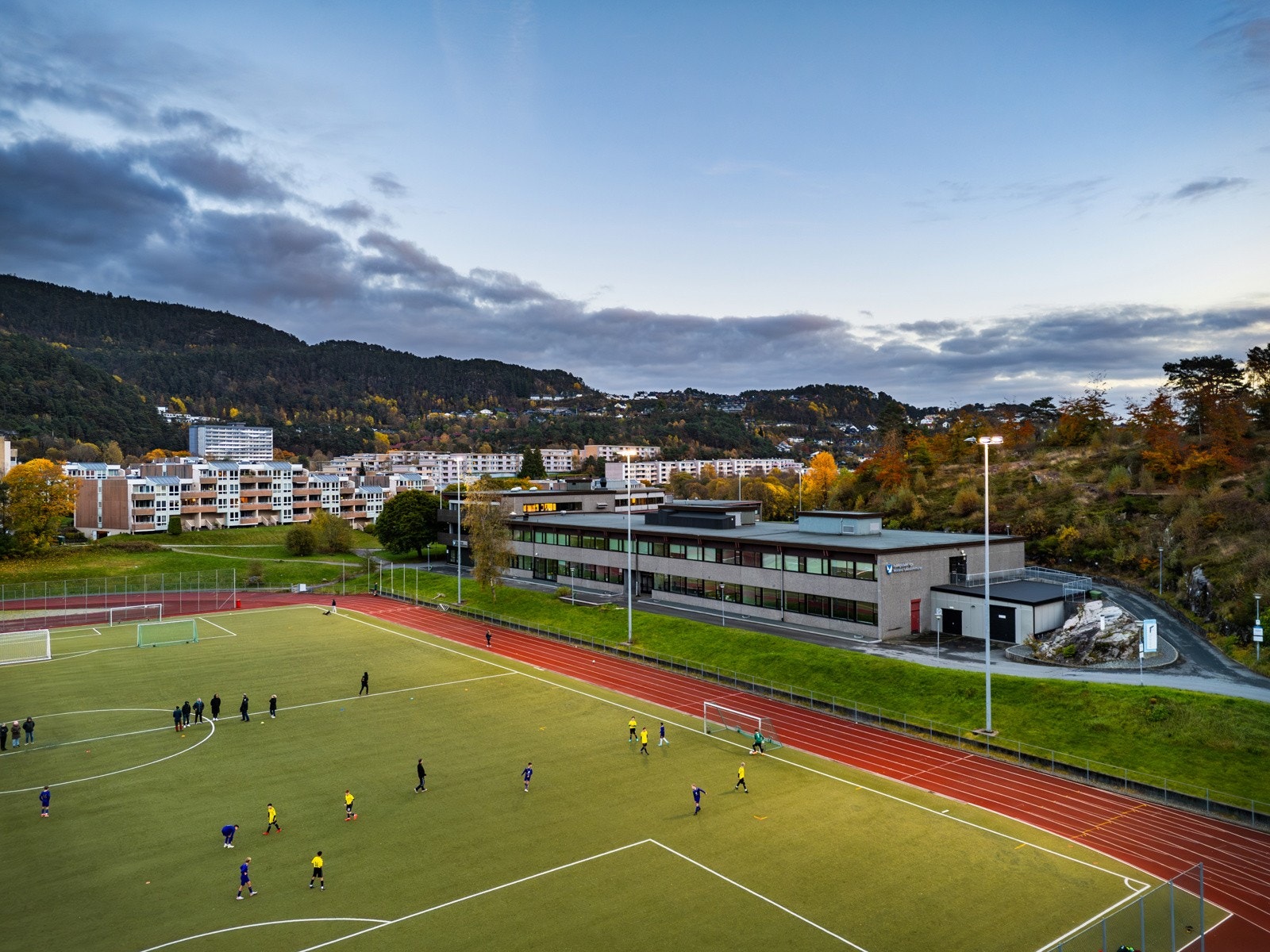 Idrettsplass/fotballbane i umiddelbar nærhet. Galleribilde