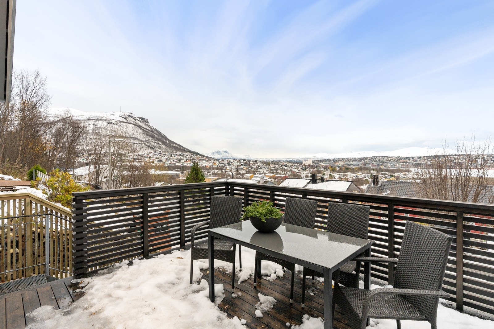 Flere etterspurte kvaliteter som utleiedel, lekker standard, samt strålende sol- og utsiktsforhold. Galleribilde