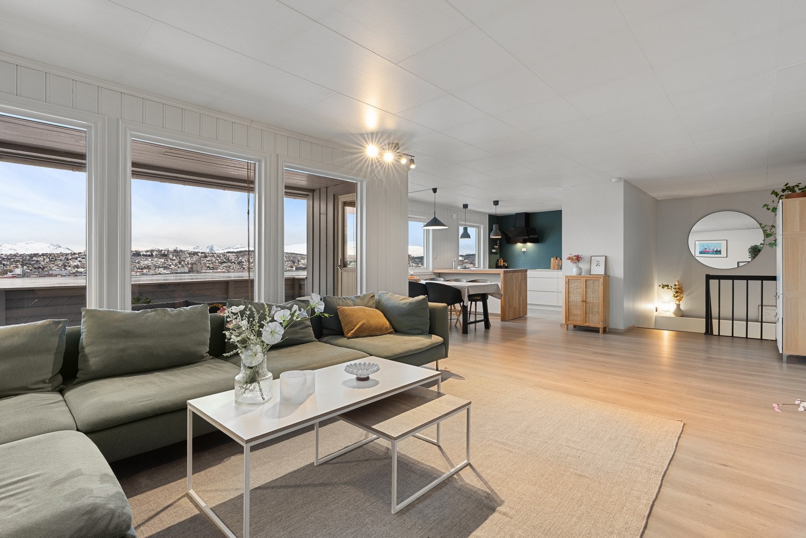 Velkommen til Merkurvegen 5 . Presentert av Anders Karlstrøm Galleribilde