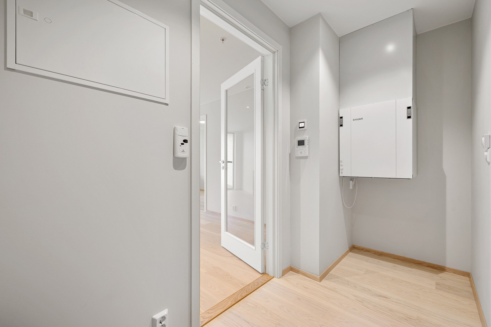 Entre med plass til garderobe. Galleribilde