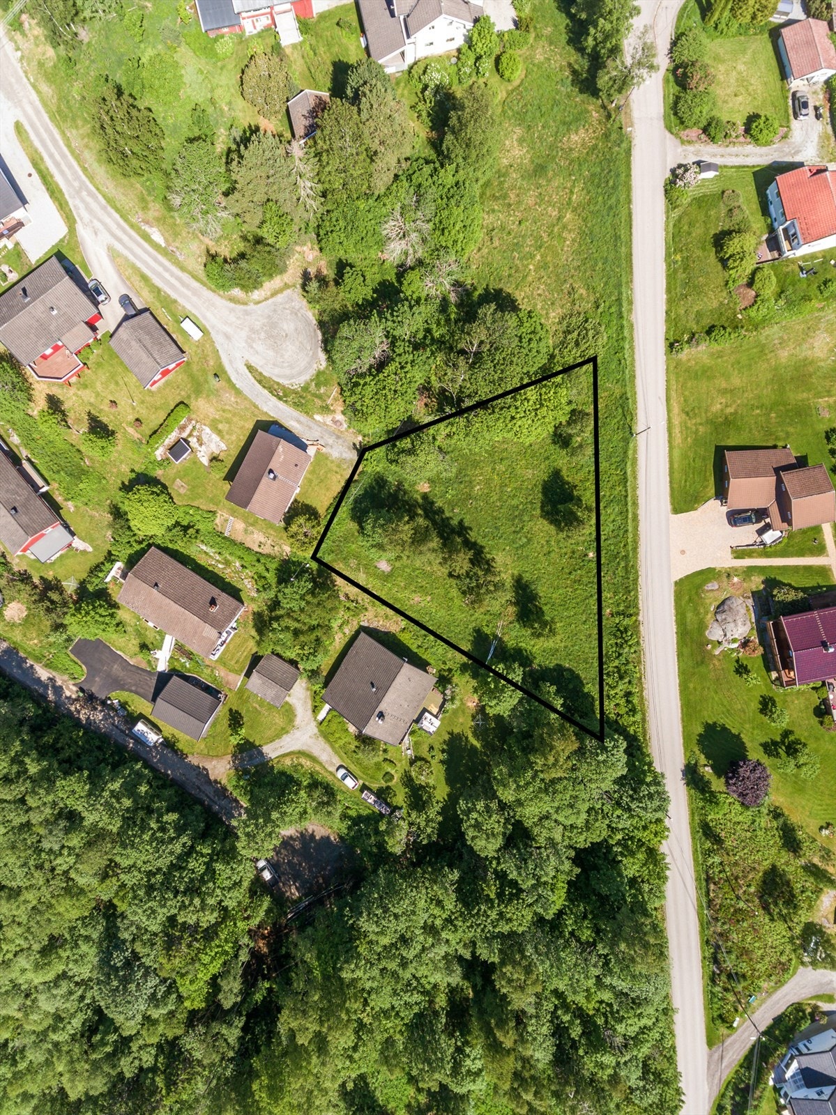 Tomt. Markeringer av tomten er kun en illustasjon, og ikke nøyaktig oppmålt. Galleribilde