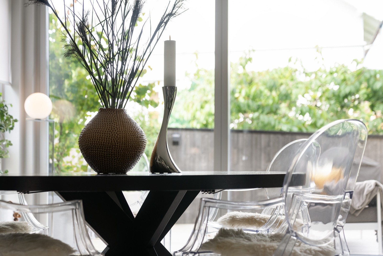 Boligen har installert Plejd lysstyringssystem på app og det er dimmere på alle lys, utvendig og innvendig. Galleribilde