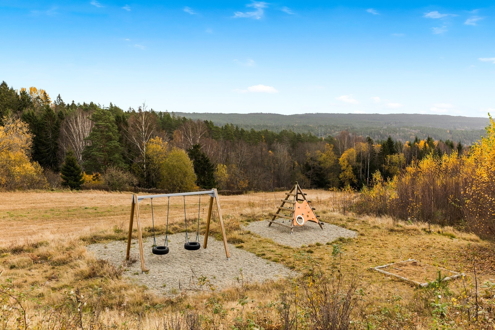 Lekeplass på tilliggende tomt Galleribilde