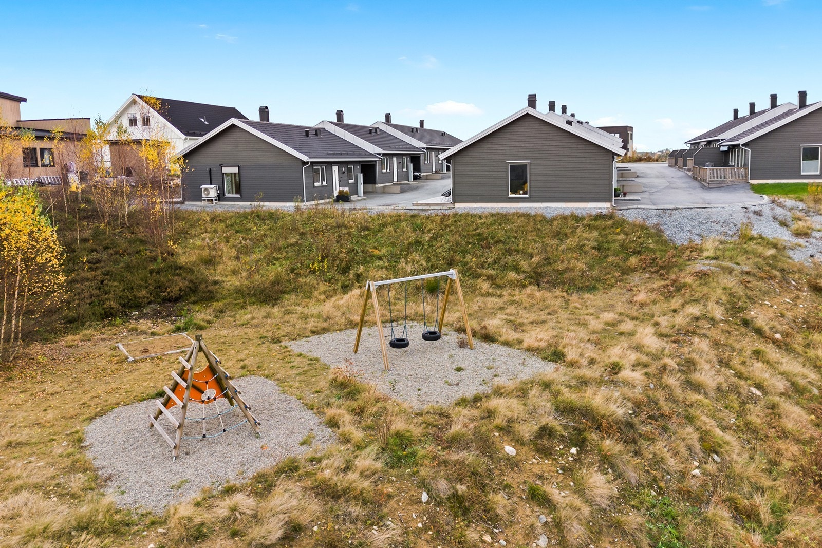 Lekeplass på tilliggende tomt Galleribilde