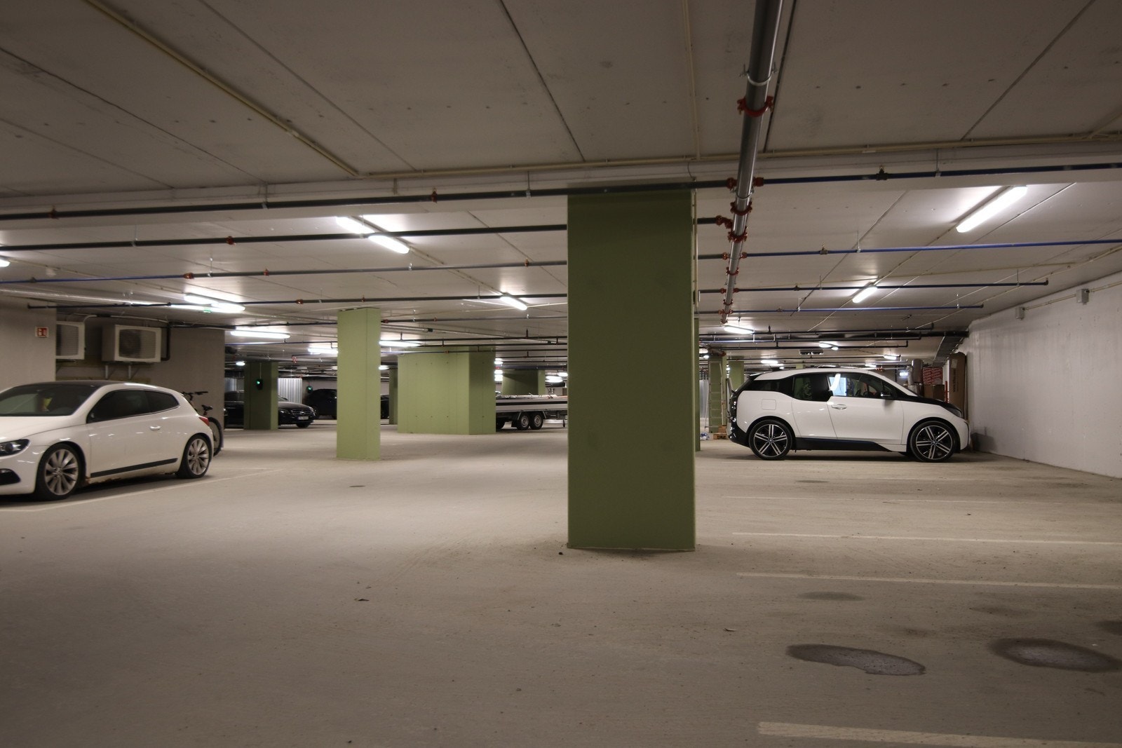 Garasje med mulighet for leie av fast plass. Galleribilde