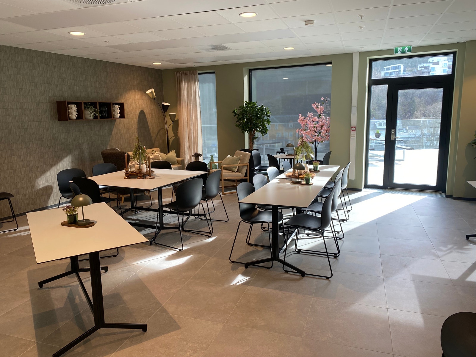 Felles kantine med utgang til takterrassen Galleribilde