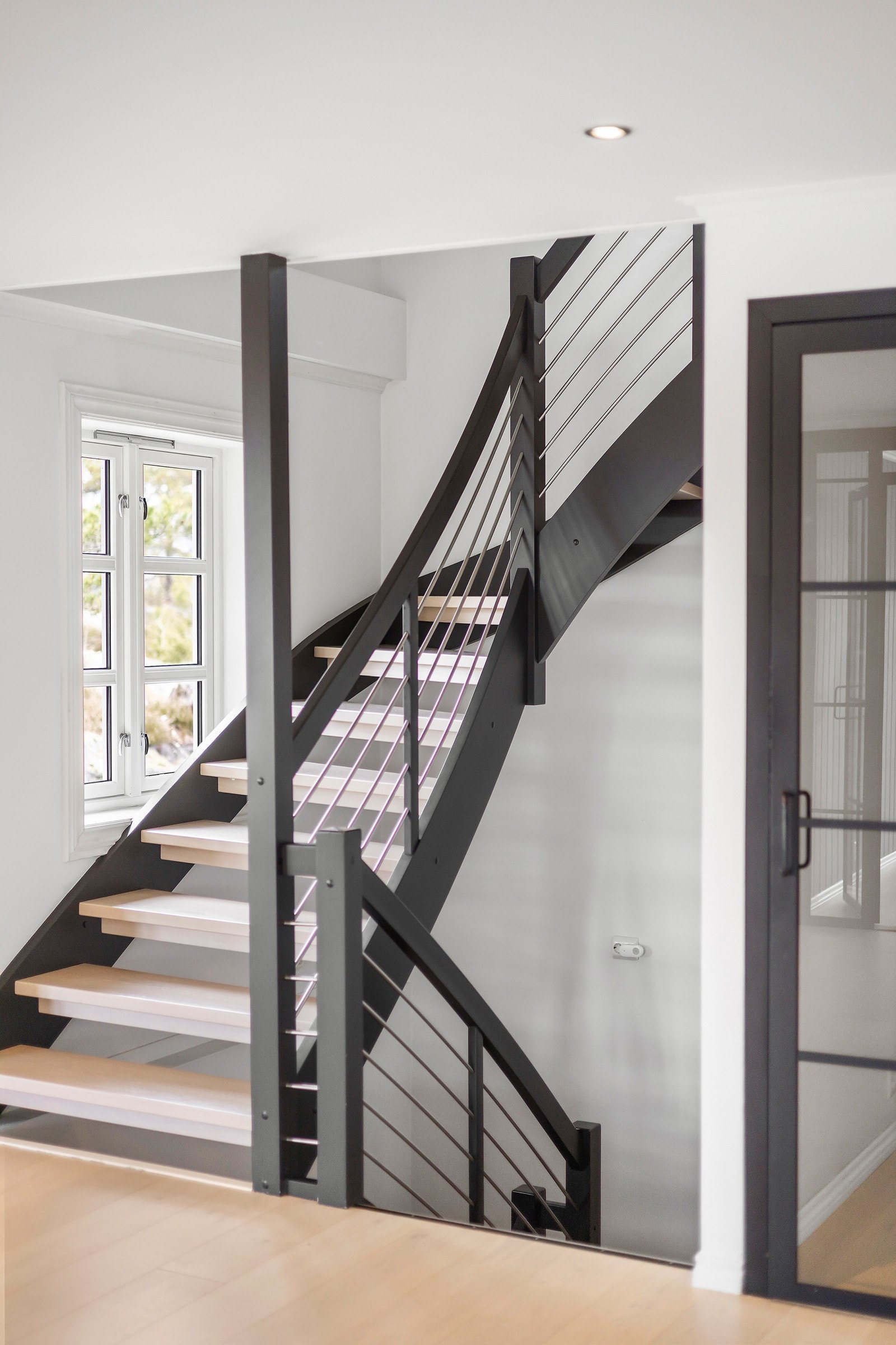 Meget lekker trappeadkomst til de forskjellige etasjene. Galleribilde