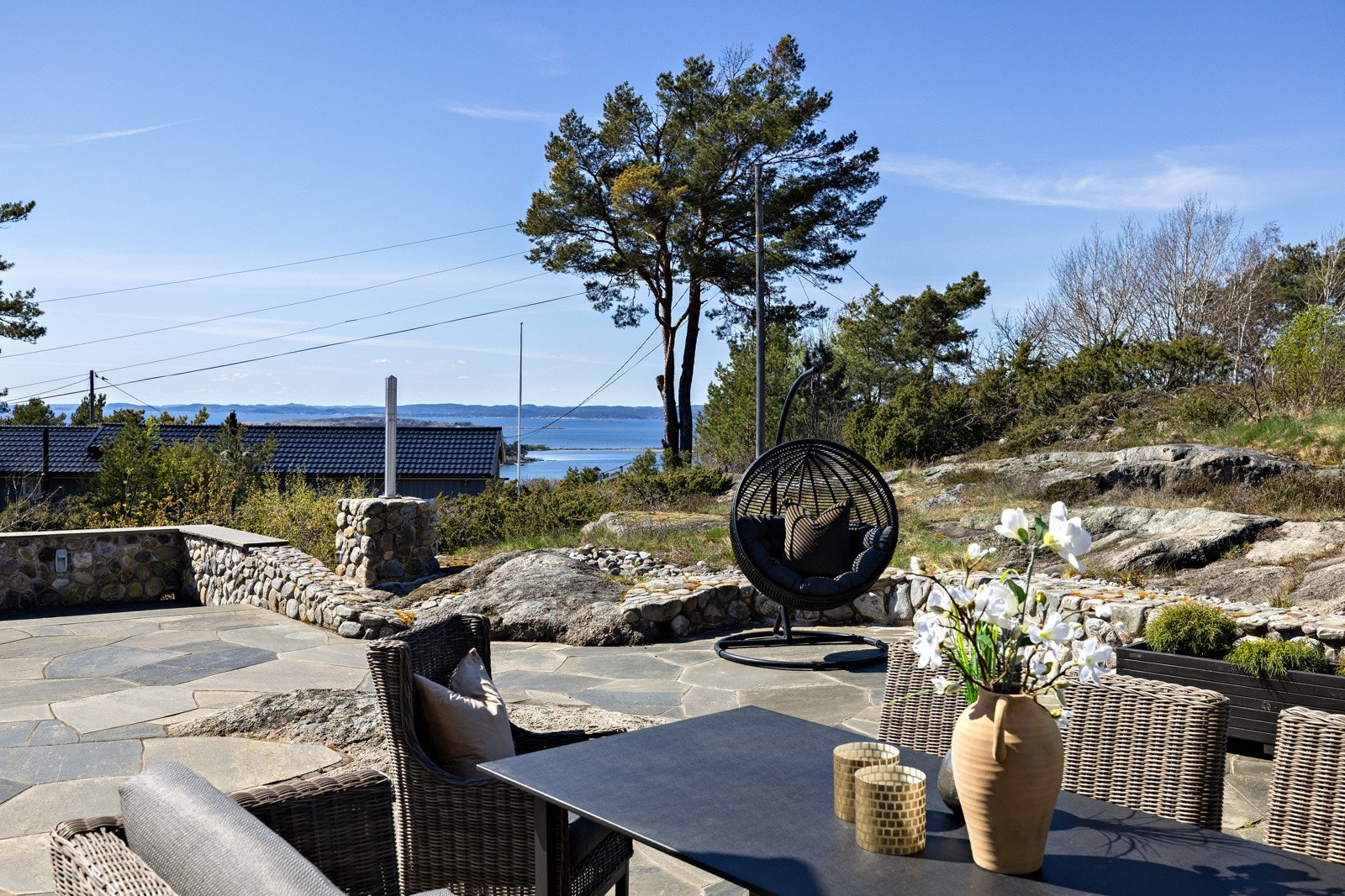 Her har man sol og utsikt hele dagen. Galleribilde