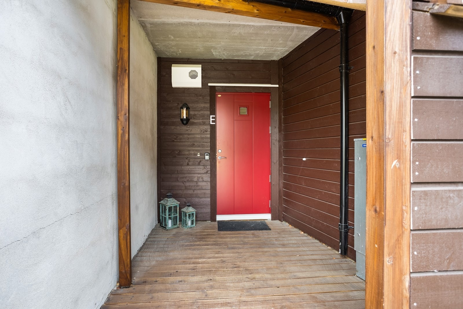 Overbygd inngangsparti på 7,8m². Galleribilde