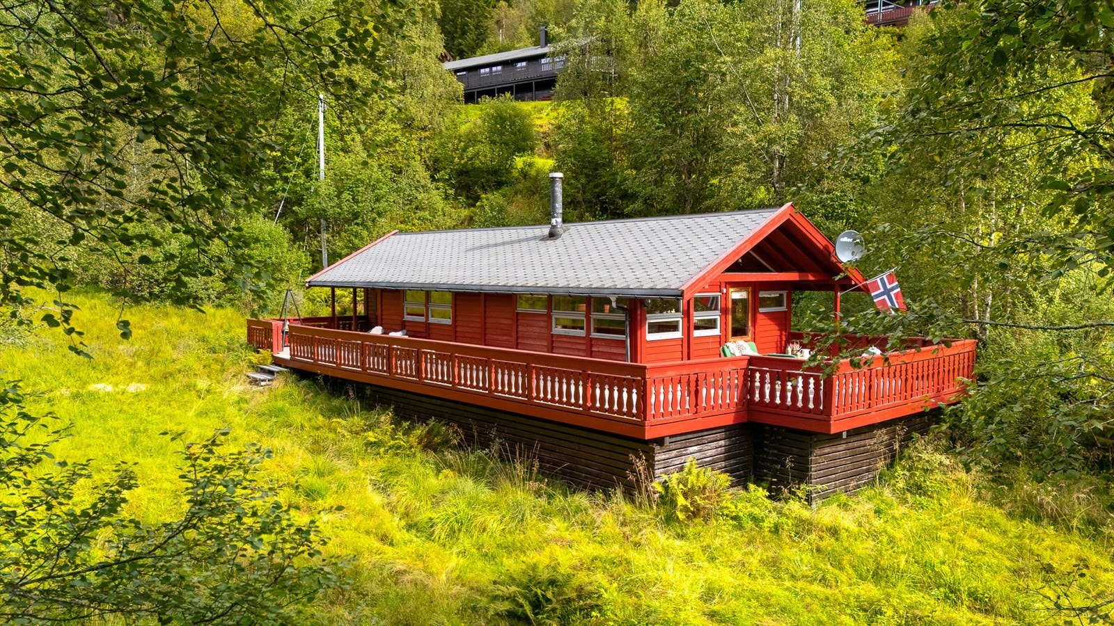 - Den tilbaketrukne beliggenheten gir en fredelig atmosfære, mens den romslige terrassen og naturskjønne utsikten gjør det lett å nyte livet utendørs - Galleribilde