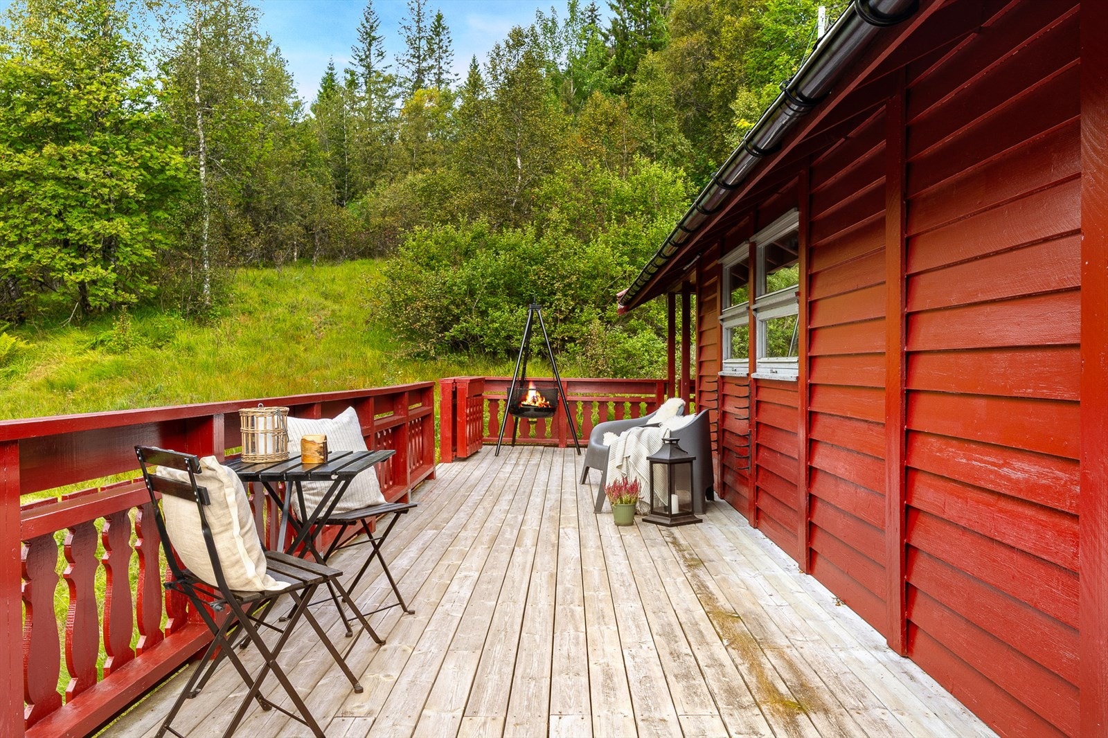 - Området byr på ca. 60 km preparerte skiløyper om vinteren og flotte turmuligheter om sommeren, som toppturer til Tveitakvitingen og Byrkjefjell - Galleribilde