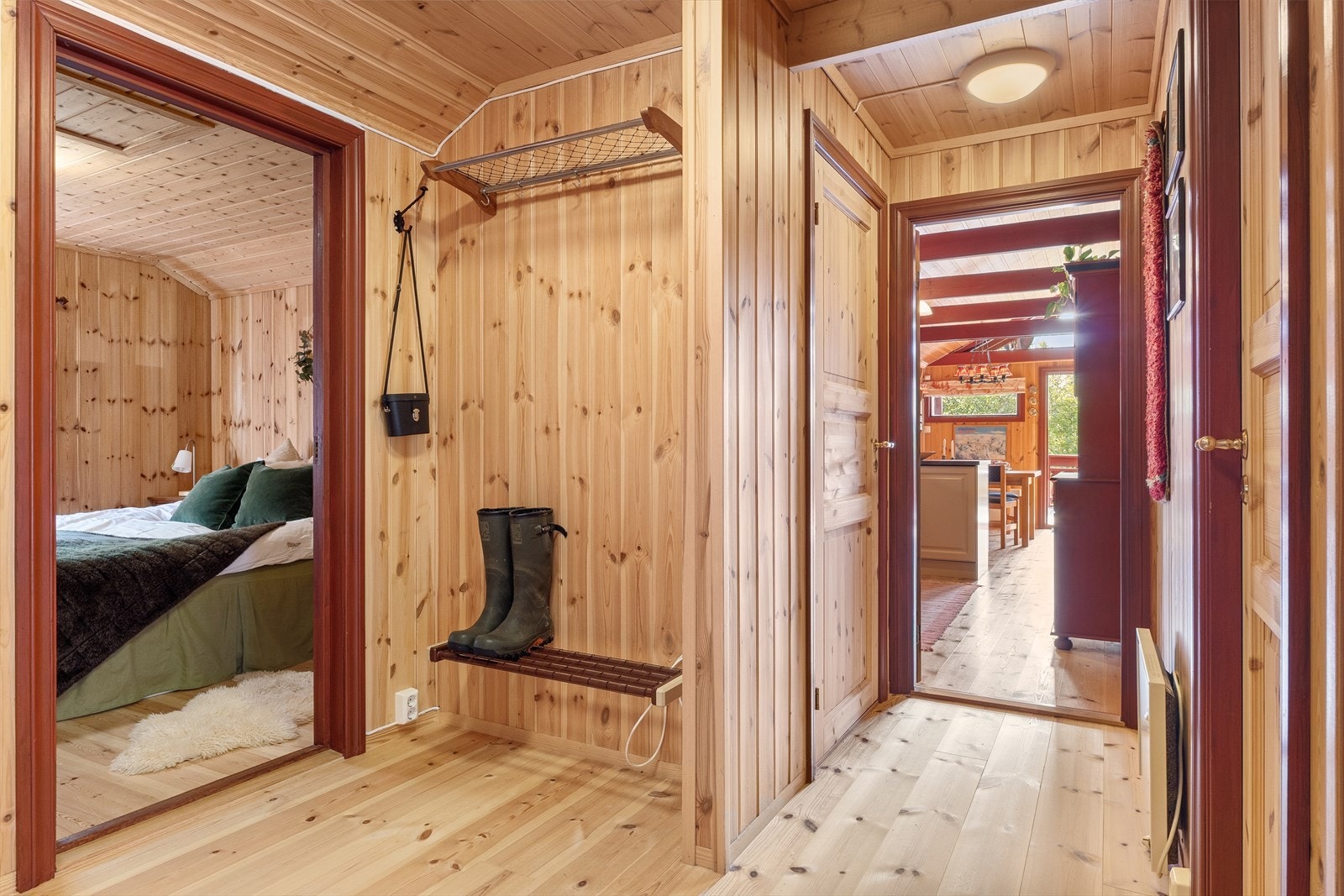 - Romslig gang med god plass til ønsket oppbevaringsløsning - Galleribilde