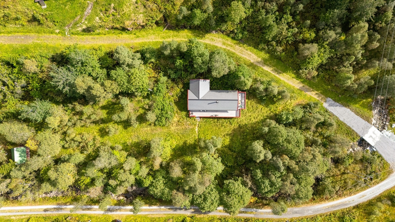 - Ca. 1 times kjøring fra Bergen sentrum! Kort avstand til NAF´n/Kvamskogen Landhandleri med dagligvarebutikk, lademuligheter for elbil - Galleribilde