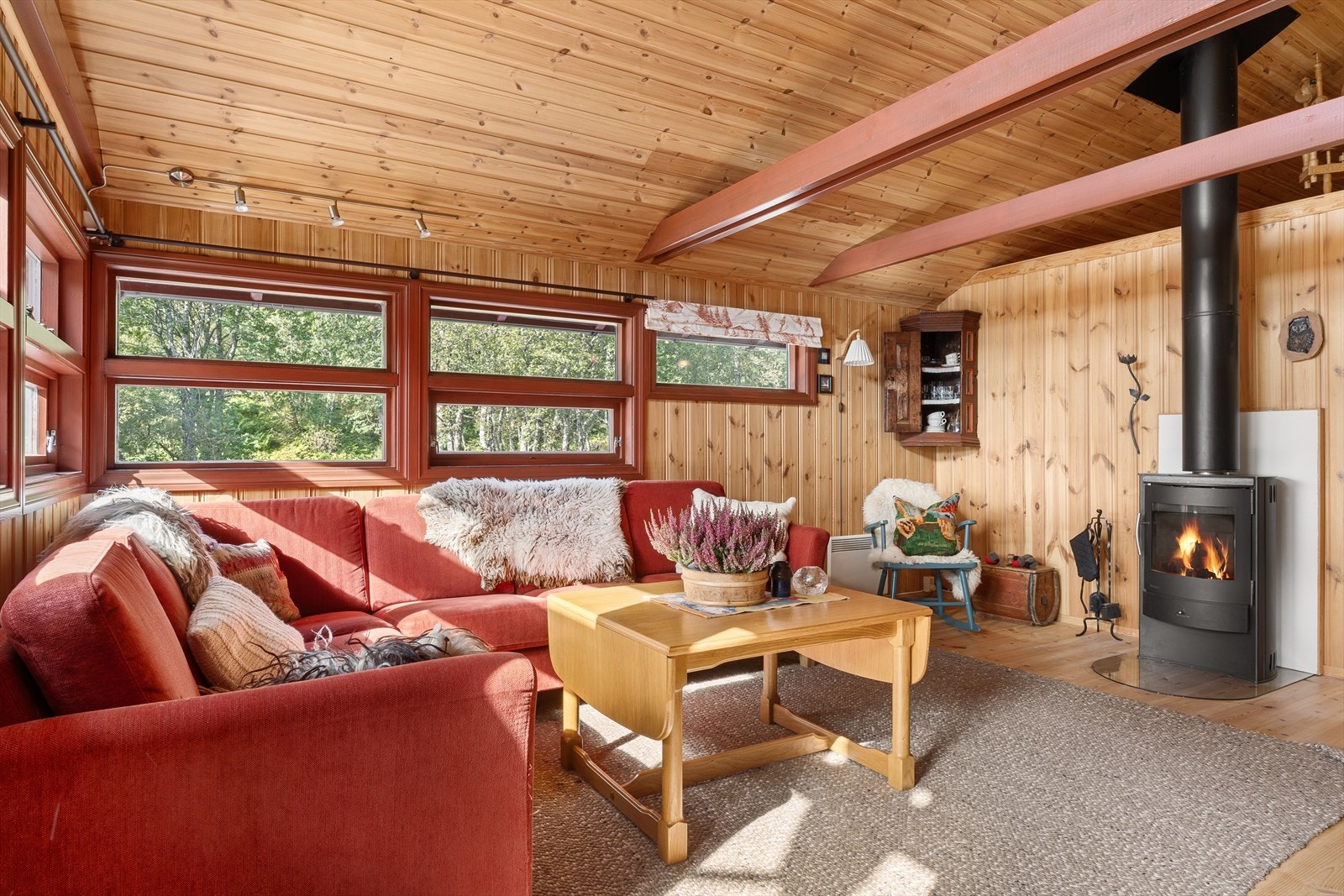 - Hytten inneholder stue/kjøkken, 3 soverom, bad, badstue, gang og bod + hems - Galleribilde