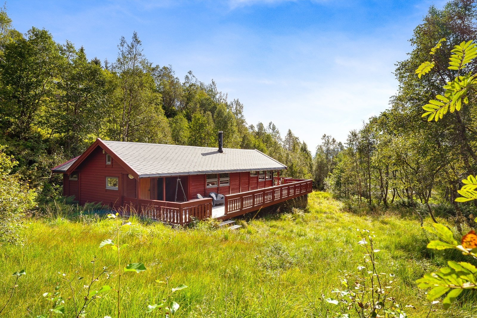- Her har du god plass til ønsket utemøblement i ulike soner - Galleribilde