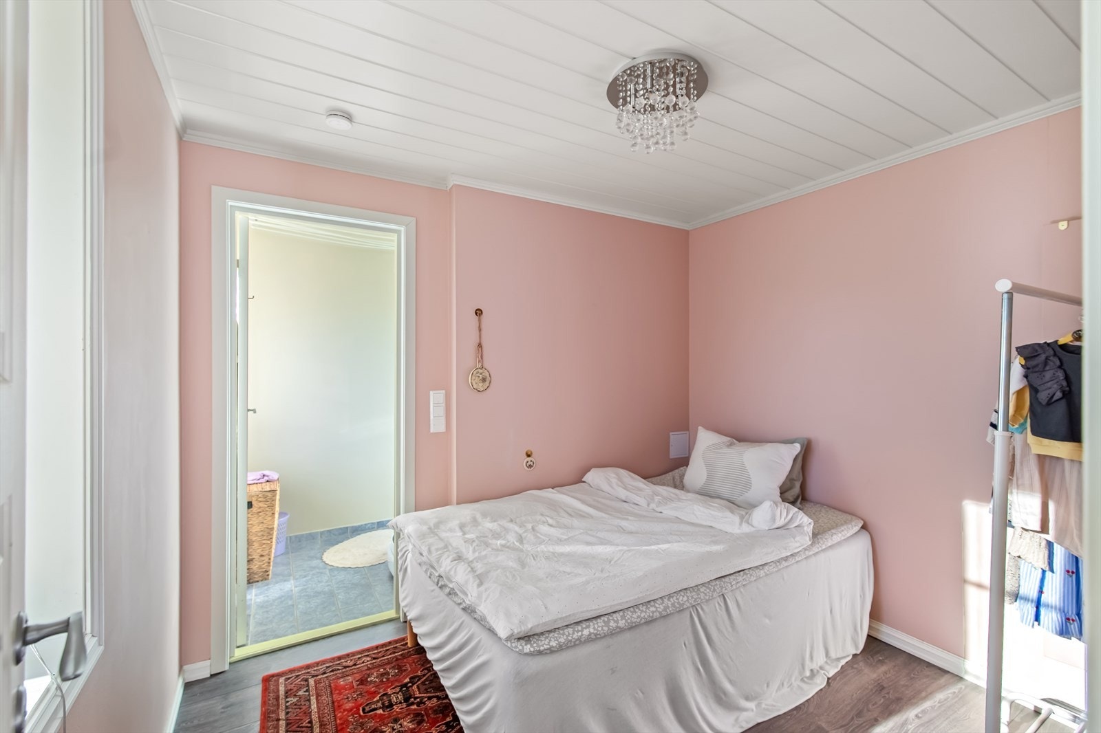 Innenfor soverommet finner man badet/vaskerom. Galleribilde