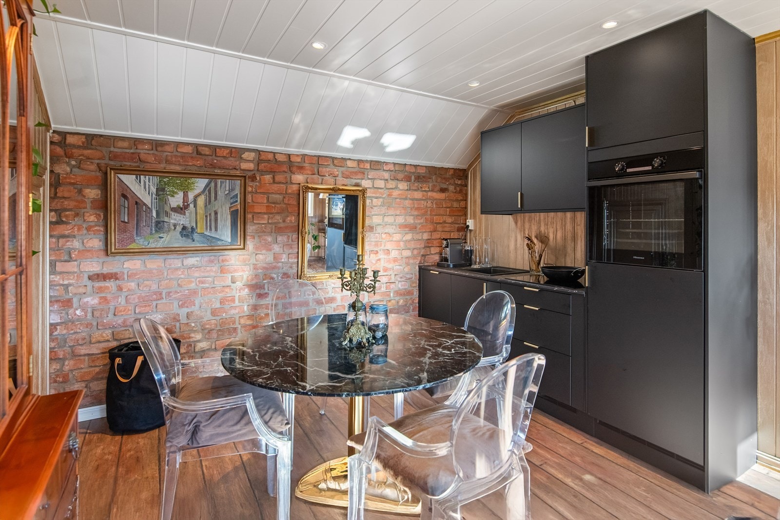 Her er ingenting overlatt til tilfeldighetene: interiøret er eksentrisk, sofistikert og fullt av personlighet. Galleribilde