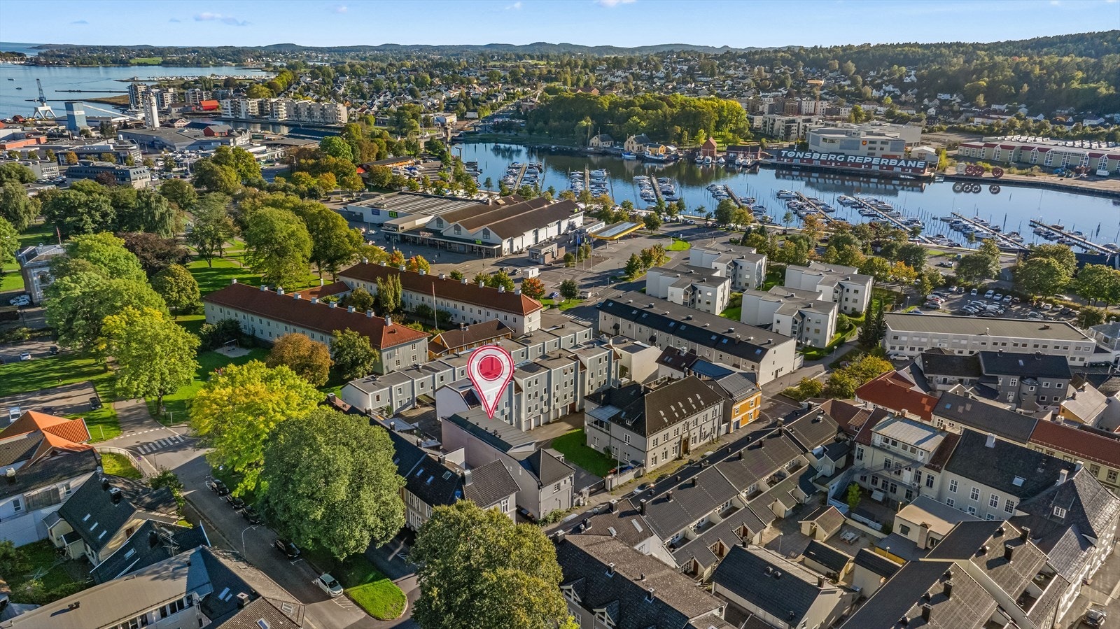Dagligvarehandelen er praktisk ivaretatt med Rema 1000 Oseberg og Coop Extra St. Olavsgate bare 5 minutters gange fra boligen. Galleribilde