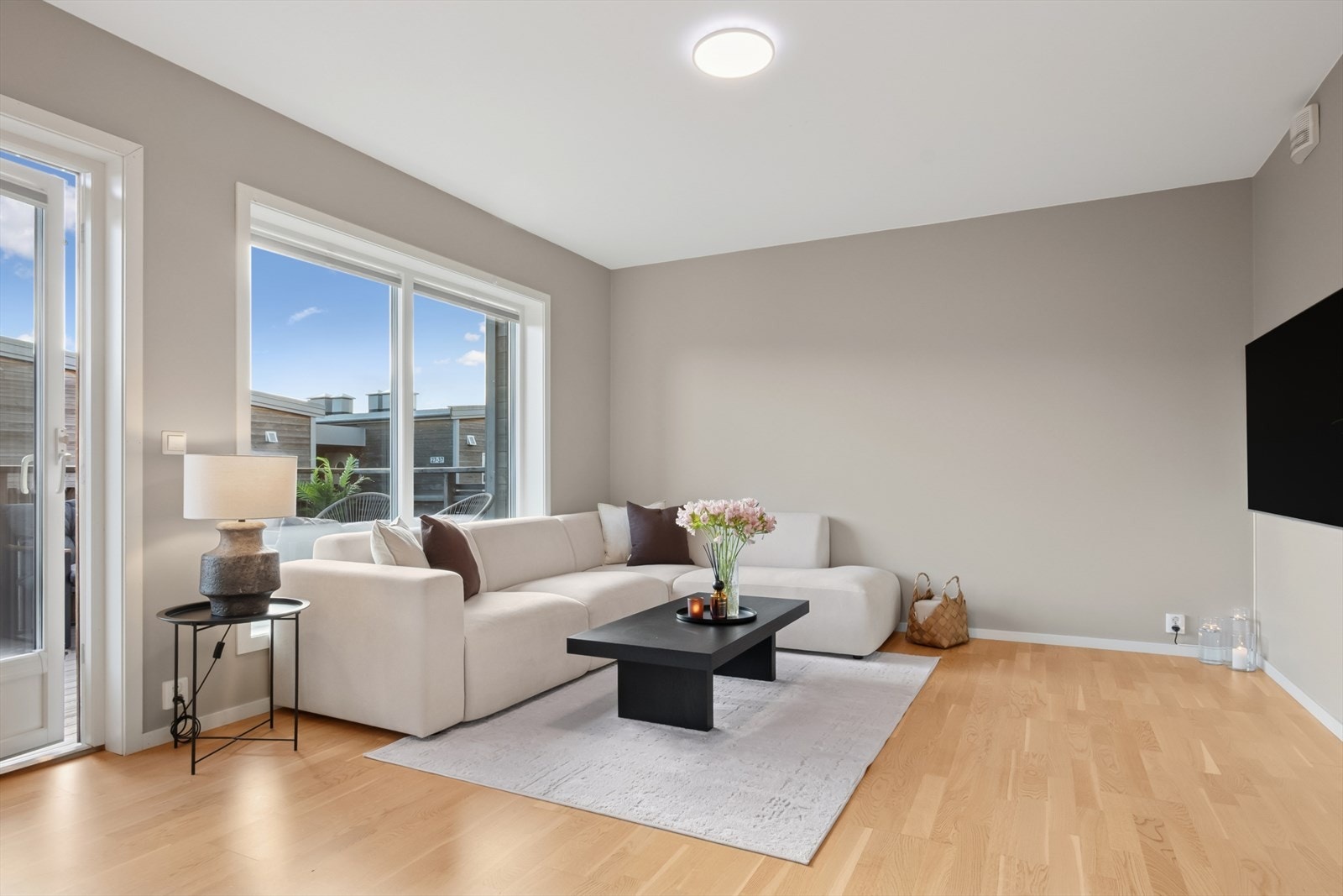 Caspar Wessels vei 43 er en lys og pen 2-roms eierleilighet i et attraktivt boligområde på Pepperstad. Galleribilde