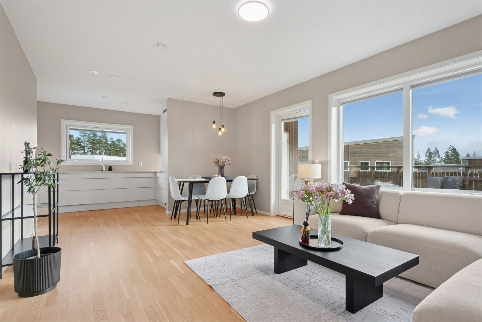 DnB Eiendom v/Anne Marie Endresen ønsker velkommen til Caspar Wessels vei 43! Galleribilde