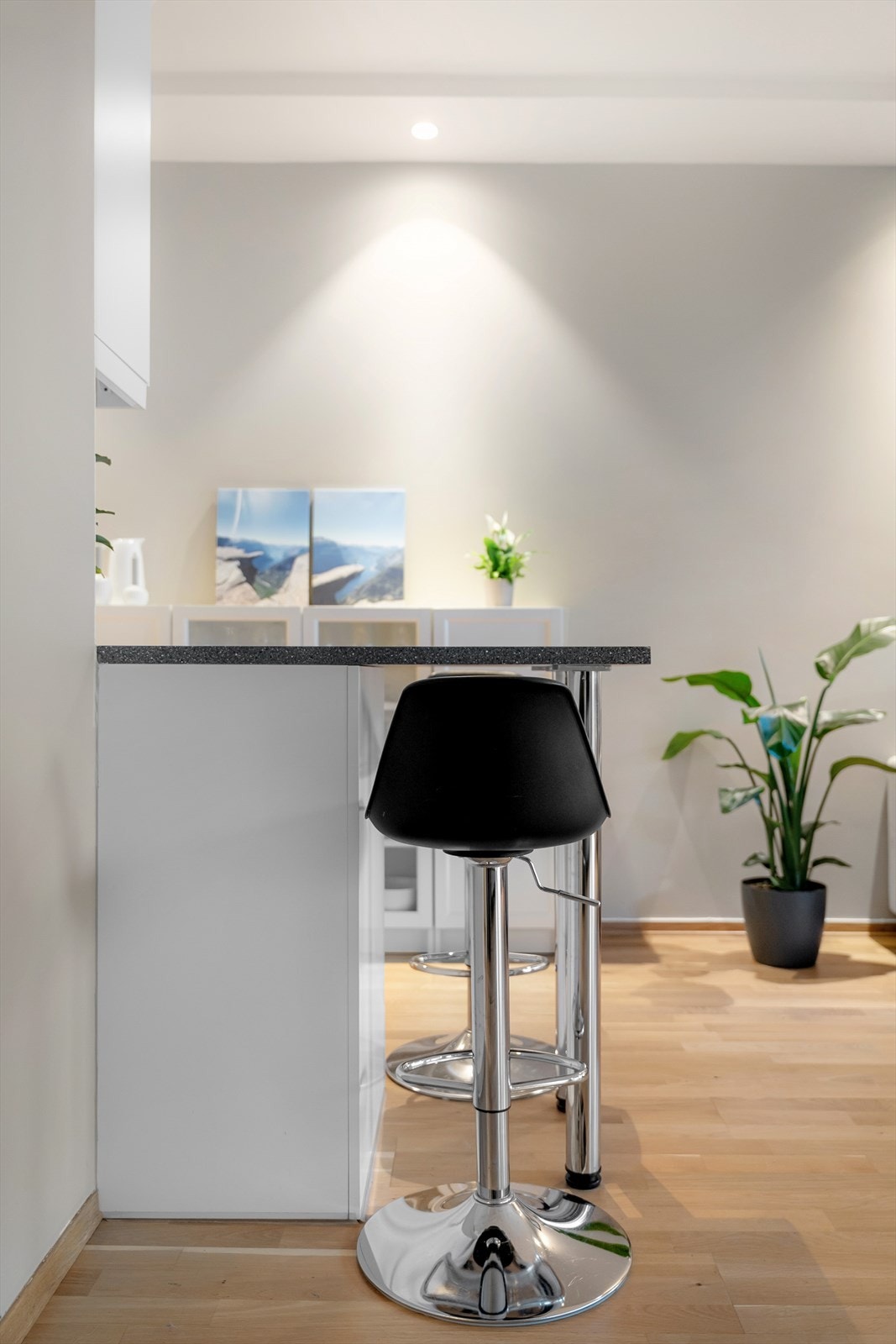 Barløsningen er et funksjonelt element som binder sammen kjøkken og stue. Galleribilde
