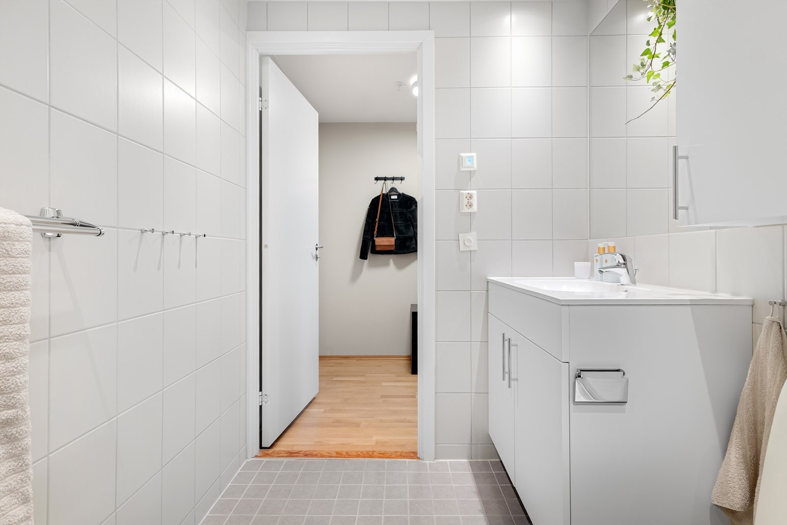 Det er behagelig varme i gulvet på badet. Galleribilde
