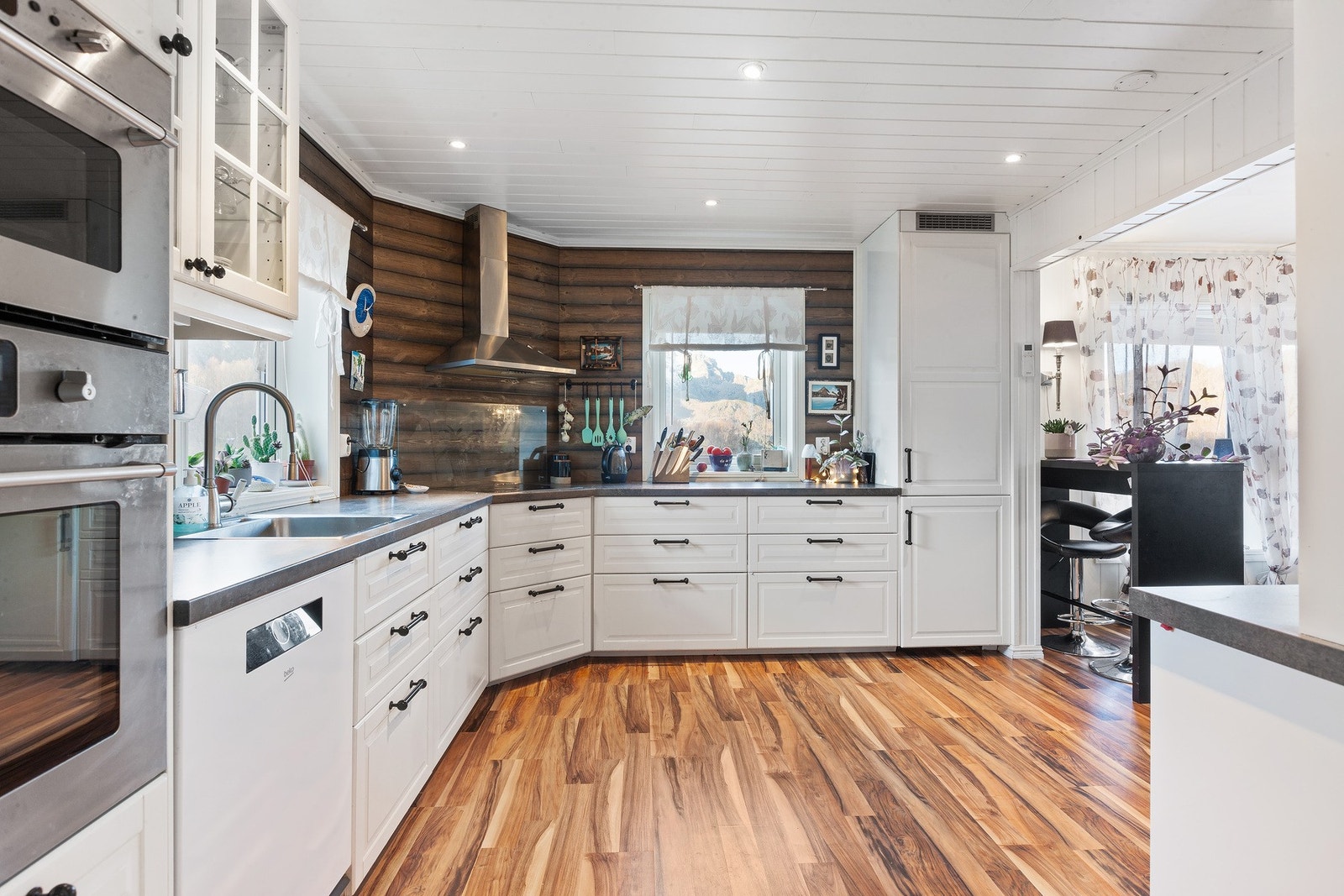 Videre kommer vi inn til kjøkken. Galleribilde