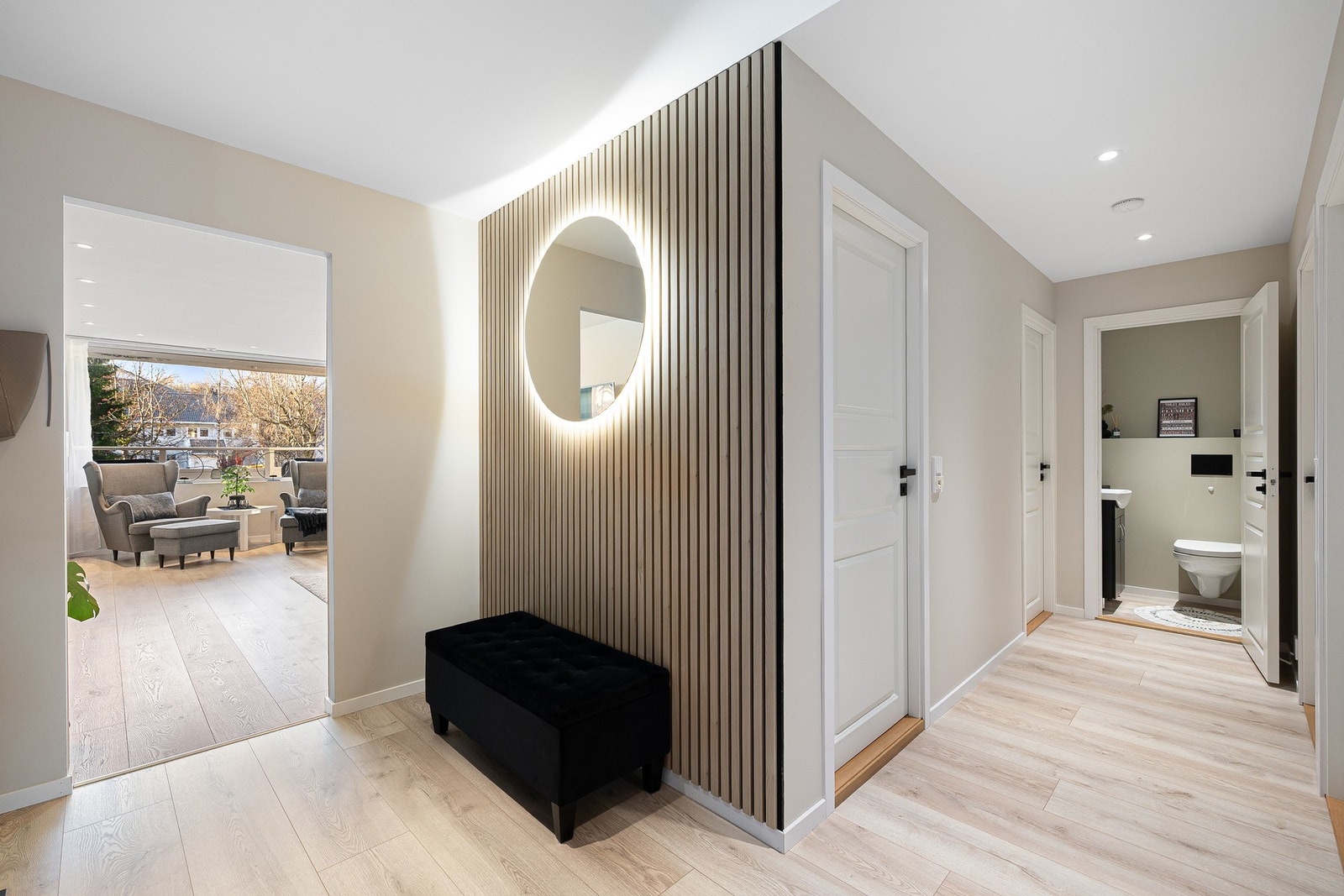 God plass til ønsket løsning for oppheng av yttertøy. Galleribilde