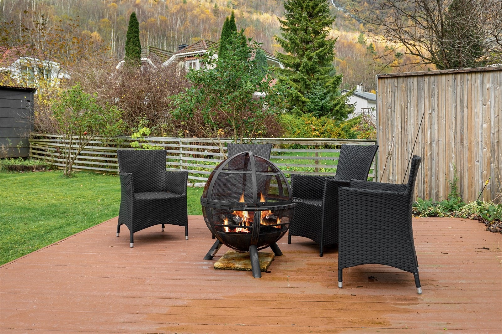 Etablert sitteplass der moglegheitane er mange. Gode moglegheiter for rolege sommarkveldar. Galleribilde