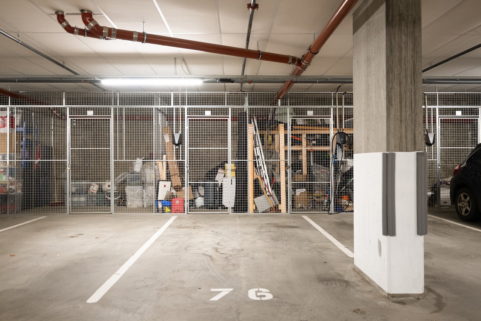 Parkering og sportsbod i felles garasjekjeller Galleribilde