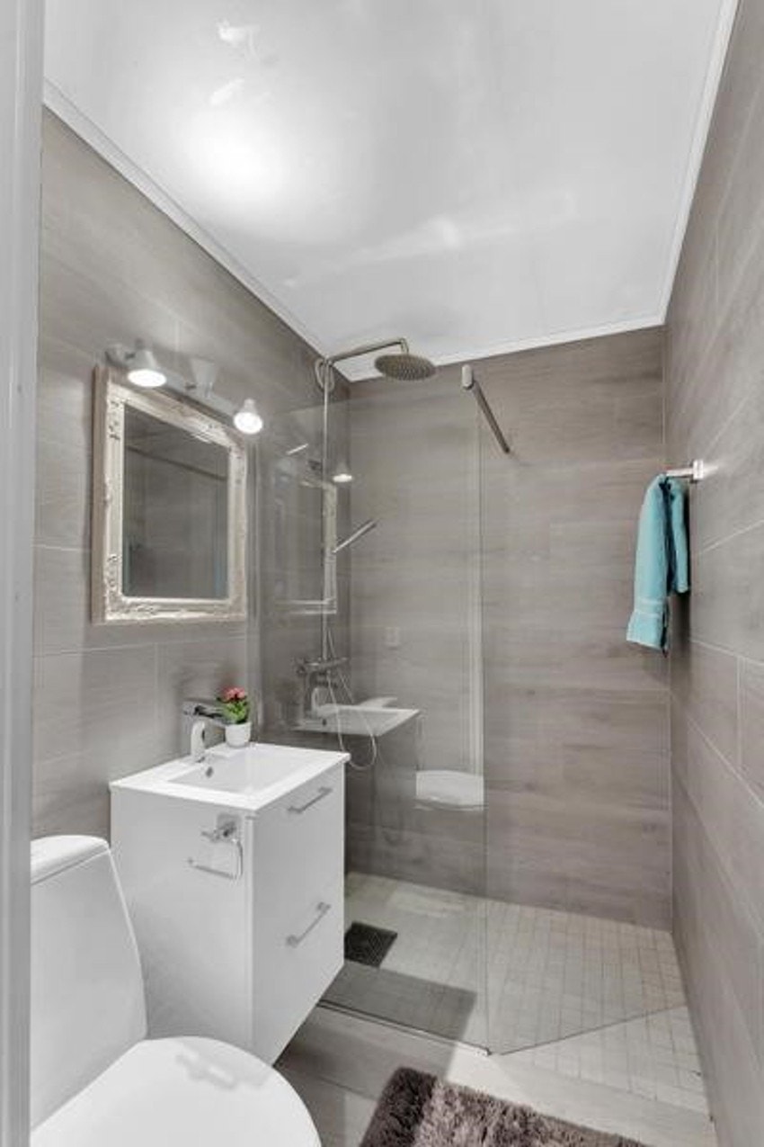 bad stående Galleribilde