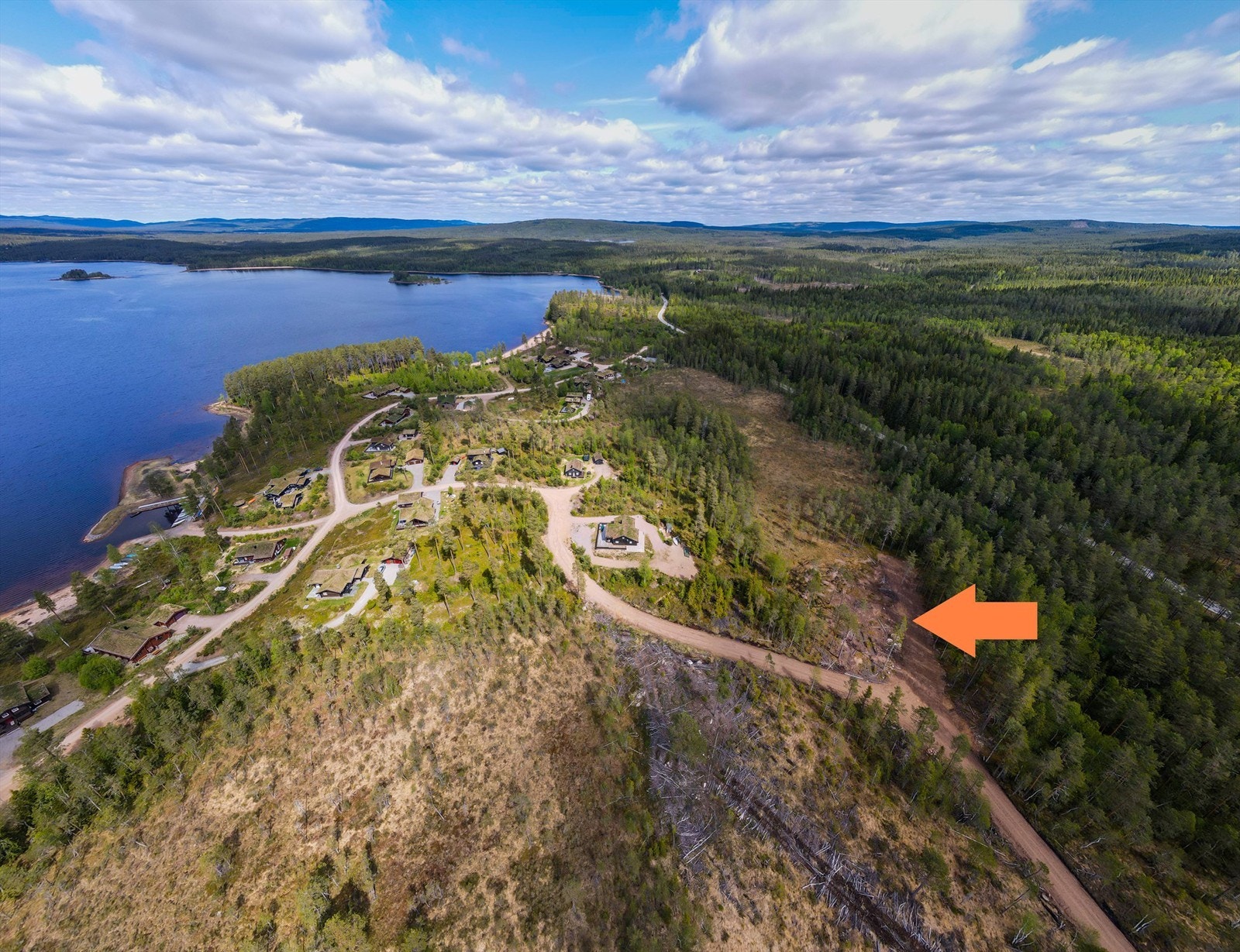 Eiendomsmegler Krogsveen v/ Frida Tørrishaug har gleden av å presentere Fritidstomt Kalatupa 111/184! Galleribilde