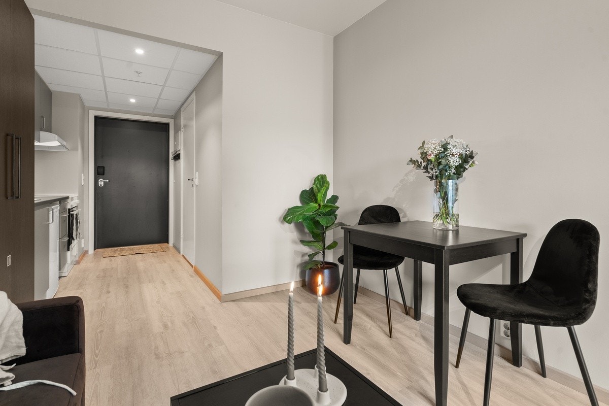 Rommene er delikate og moderne møblert Galleribilde