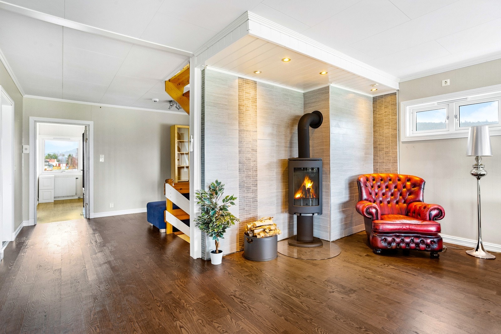 Stue med vedovn. Galleribilde