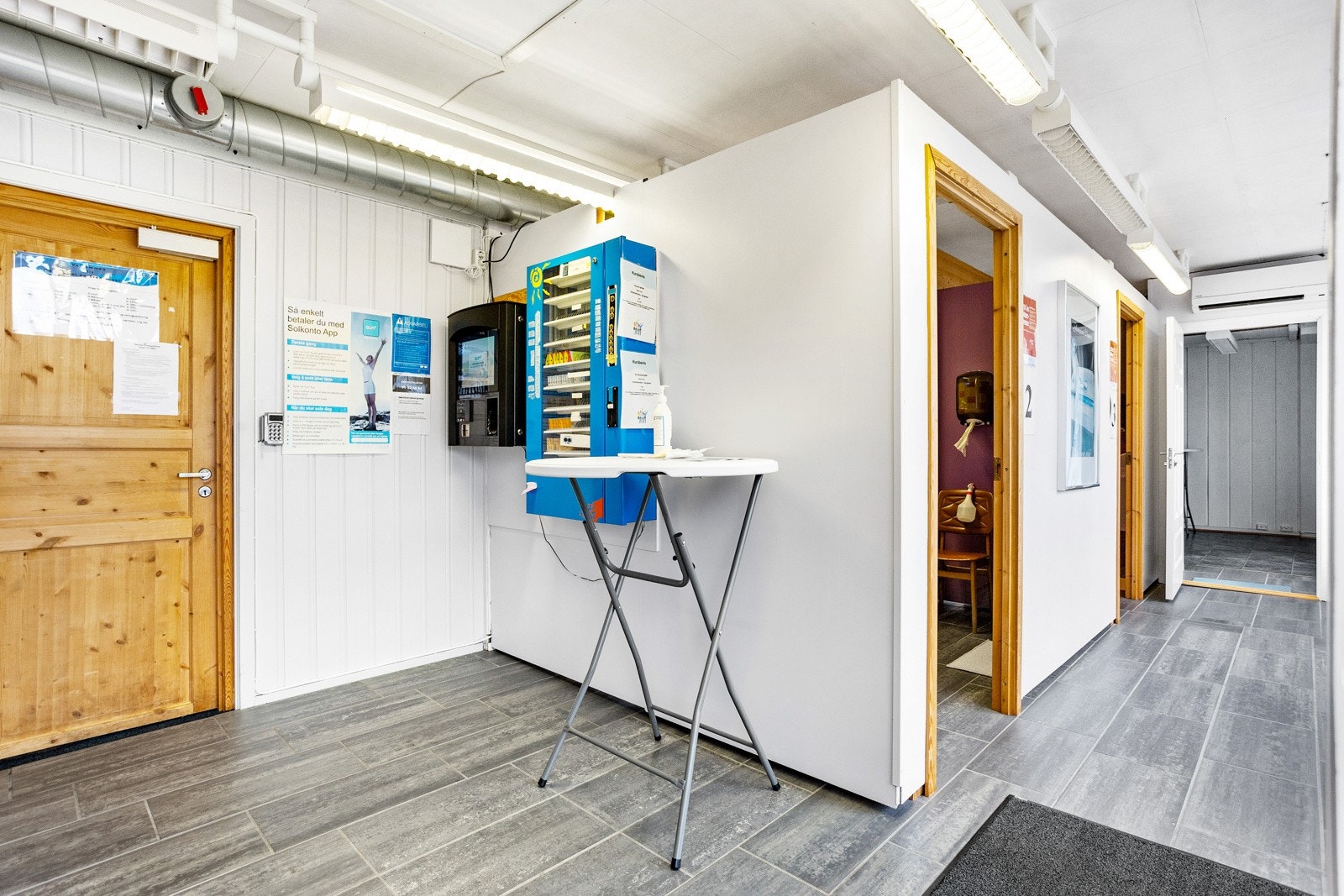 Inngang som loungeområde i næringdelen av bygget. Galleribilde