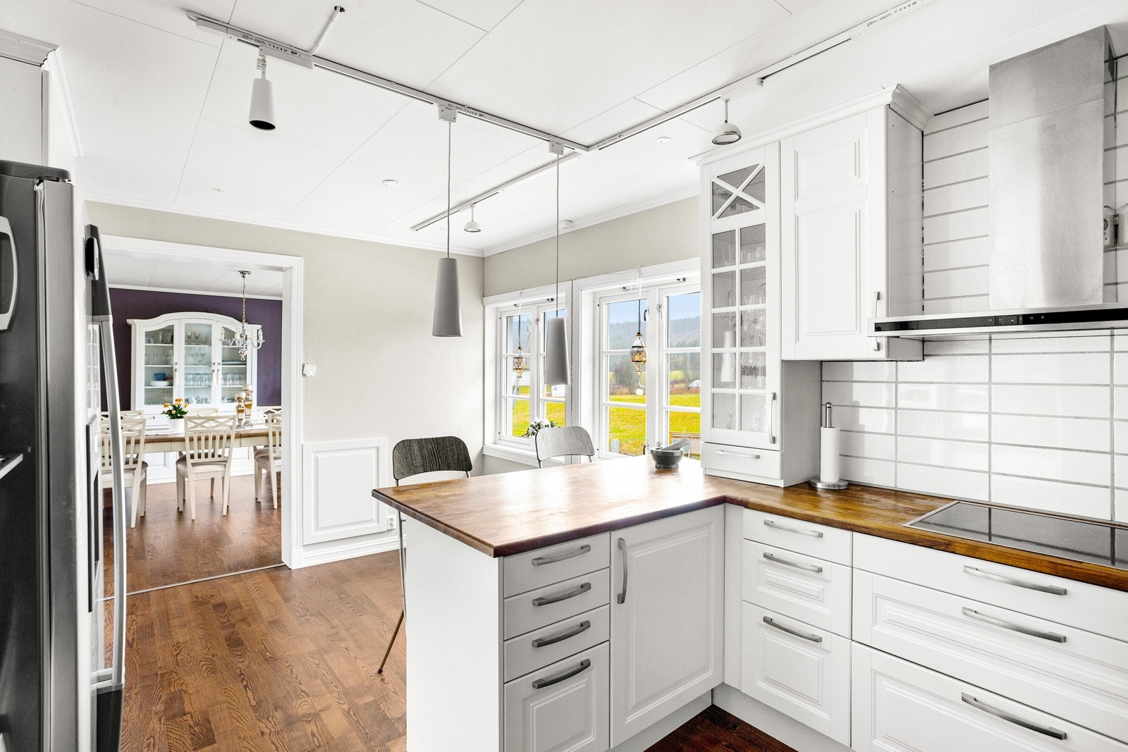 Praktisk barløsning i kjøkkeninnredningen. Galleribilde