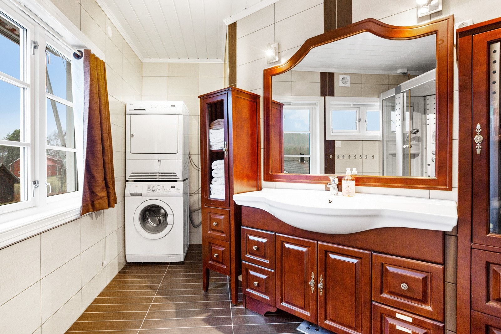 Flislagt bad med gulvvarme. Galleribilde