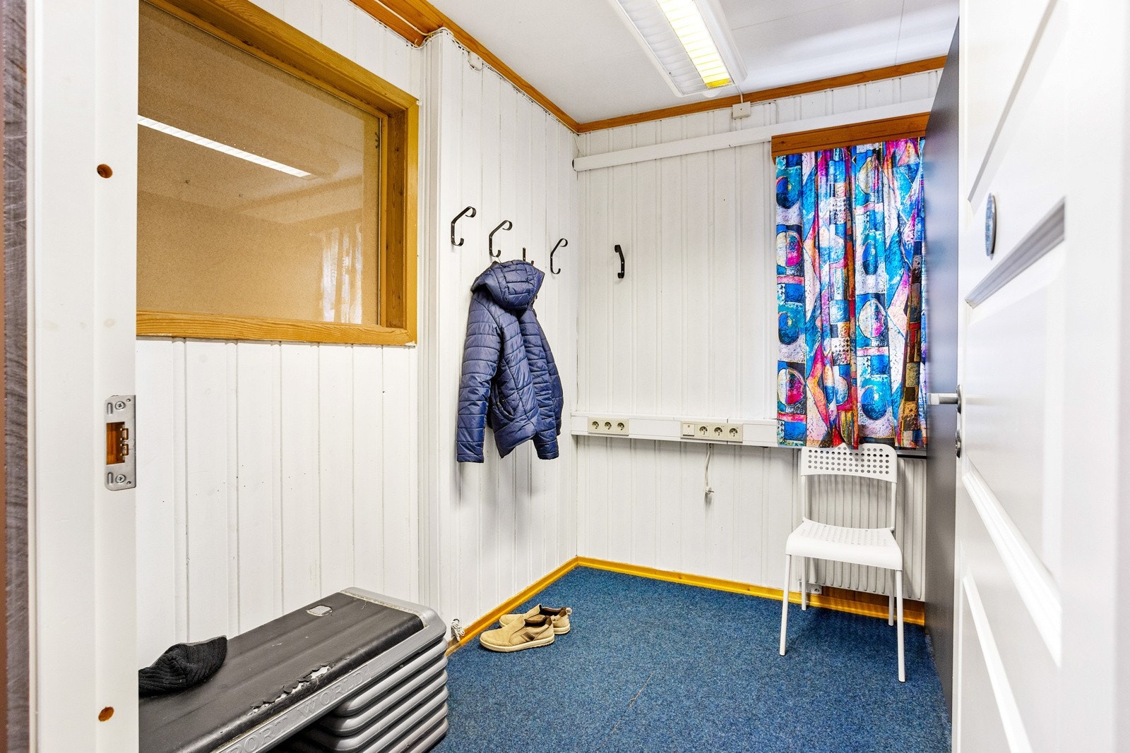 Garderobe i næringsdelen. Galleribilde