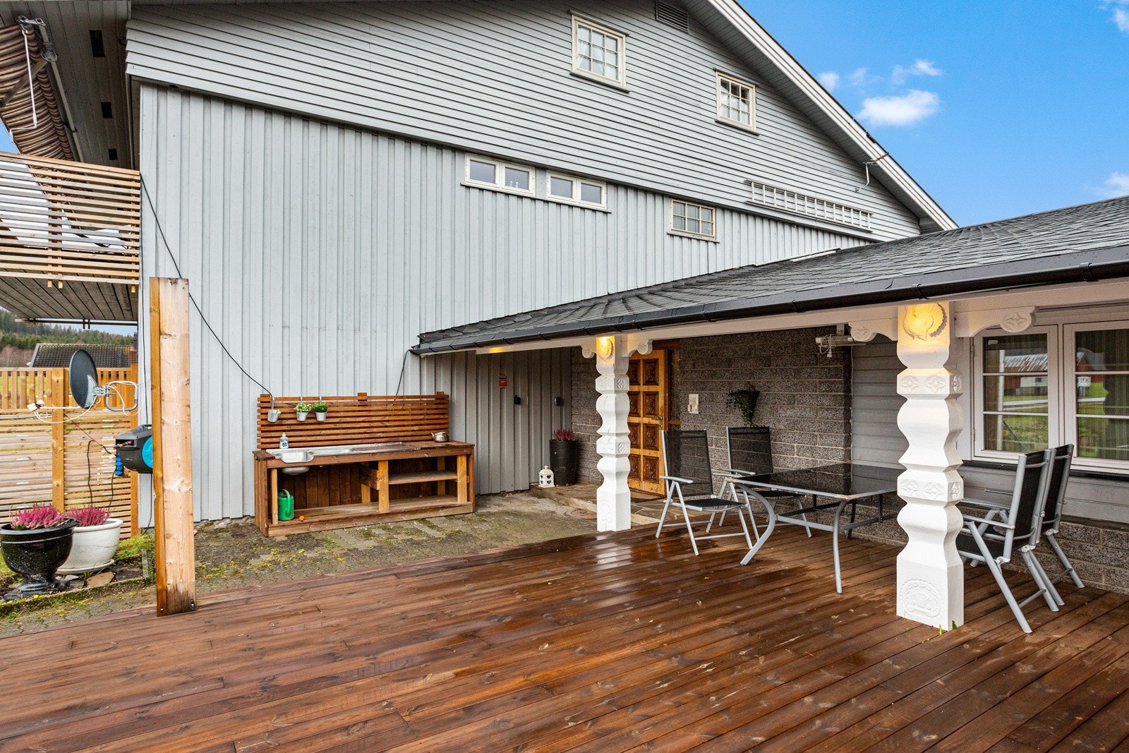 Terrasse med noe overbygg. Galleribilde