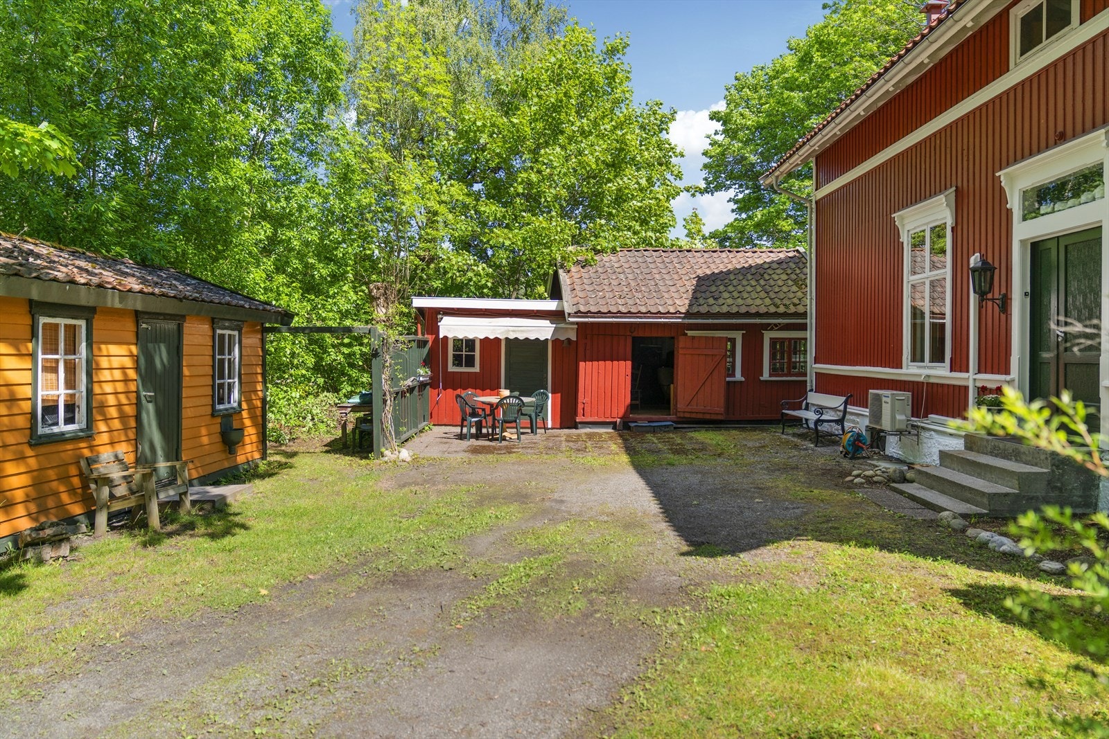 Det er oppført to annekser på tomten Galleribilde