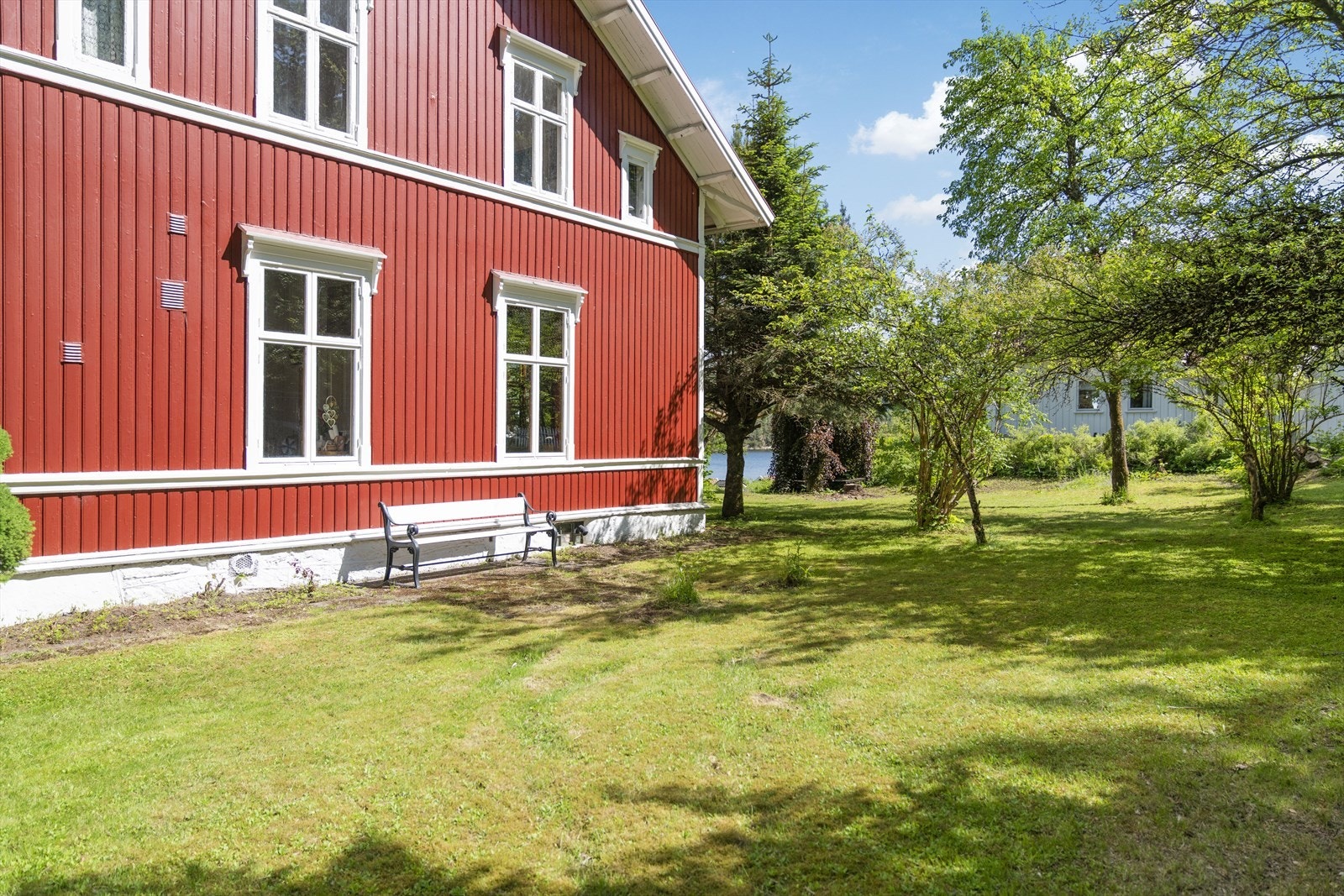 Romslig hage Galleribilde