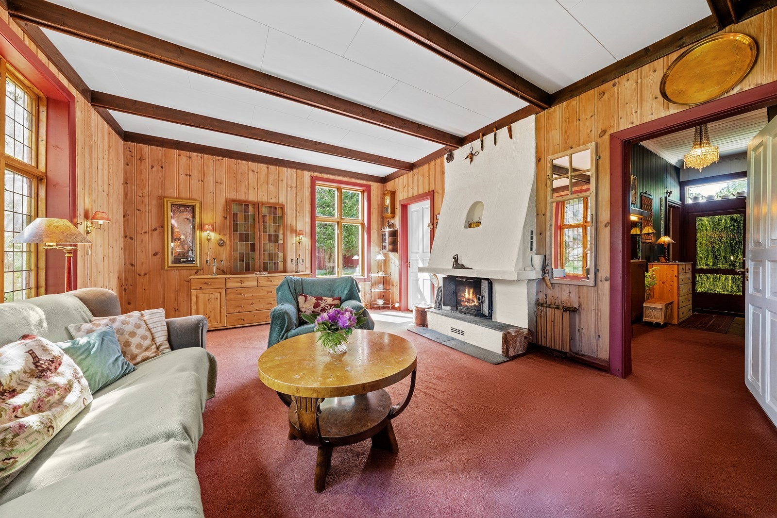 Stuen har stor vedovn Galleribilde