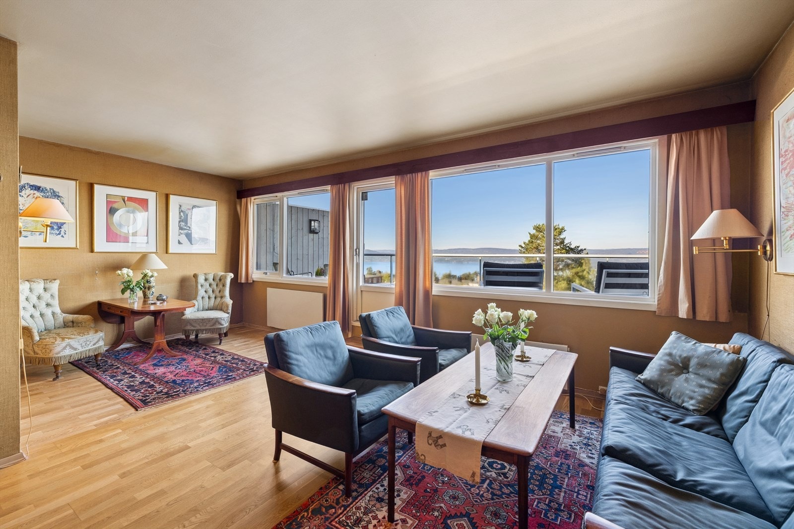 5-roms endeleilighet over to plan med oppussingsbehov. Galleribilde